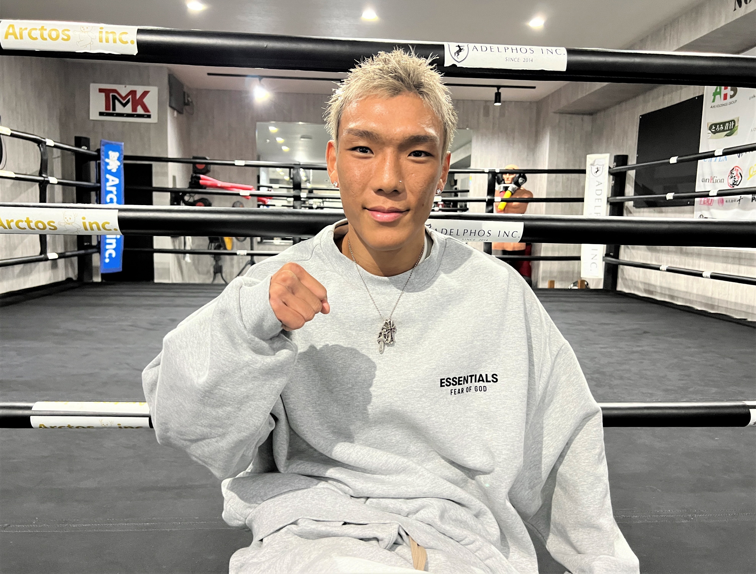 独特な ボクシング ポスター 亀田大毅vsサマート・ツインジム