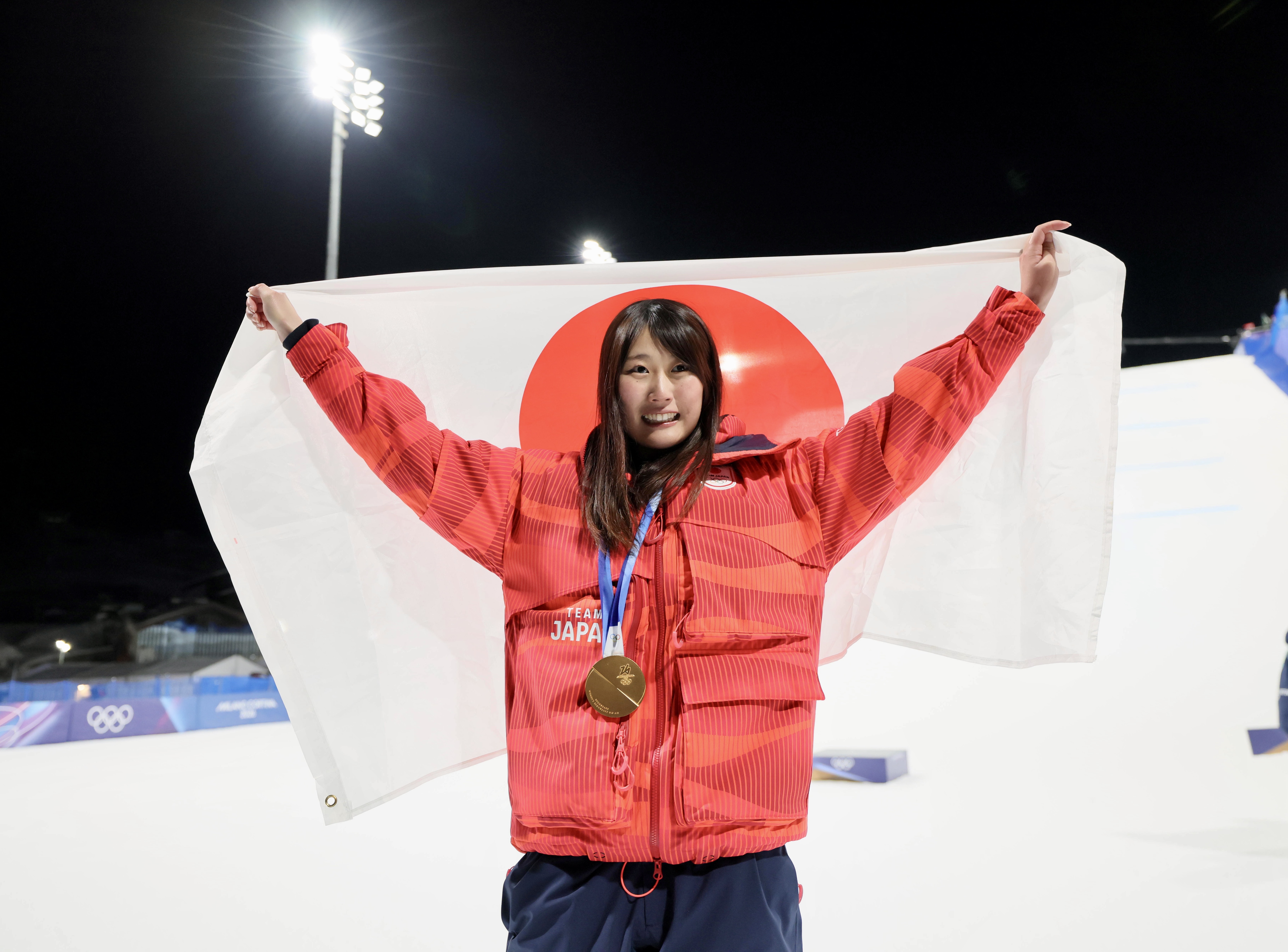 号外】ビッグエアで村瀬心椛が「金」 スノーボード女子初の快挙、男子 