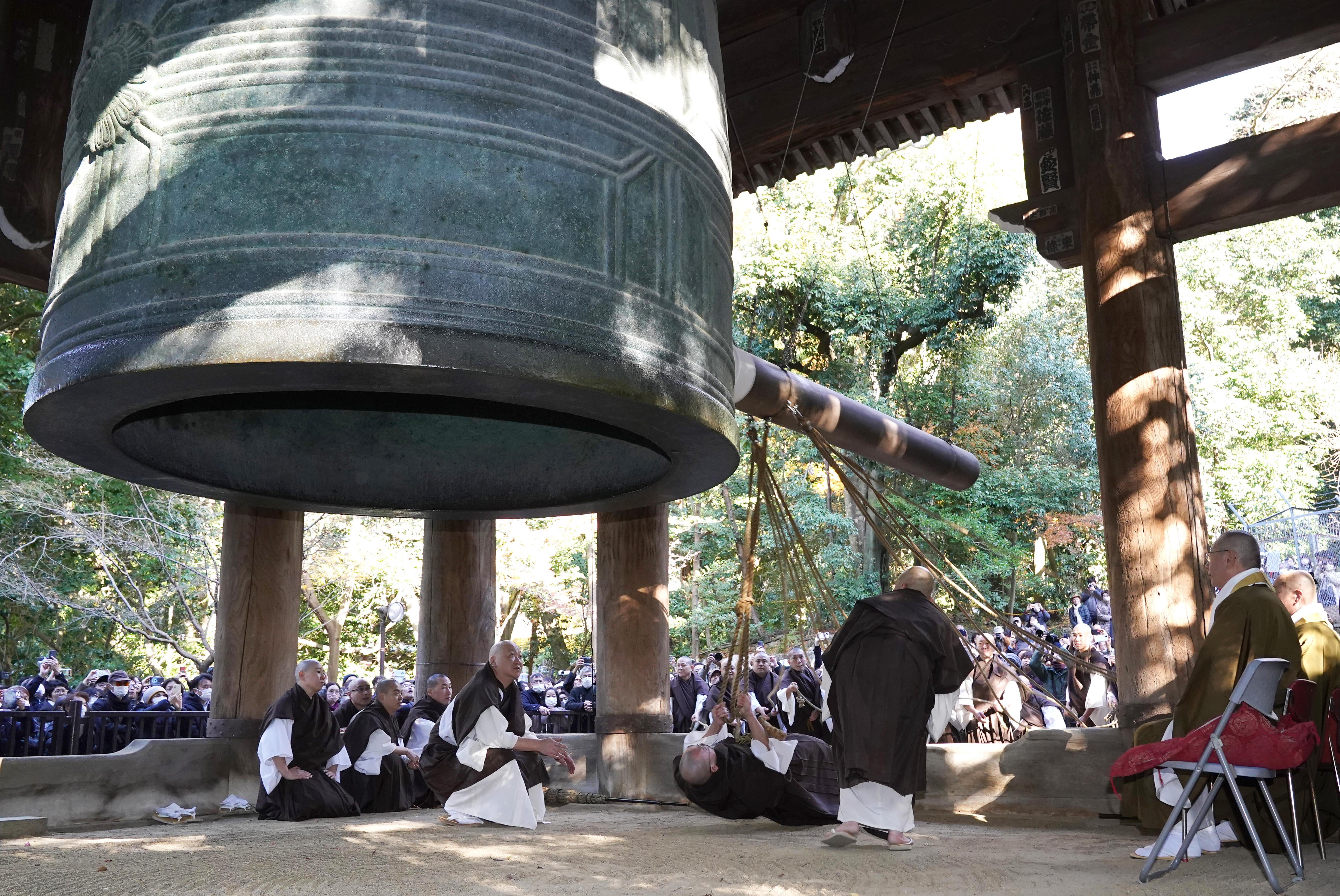 流れに身を任せ」大鐘の音が古都に響く 京都・知恩院、大みそか控え