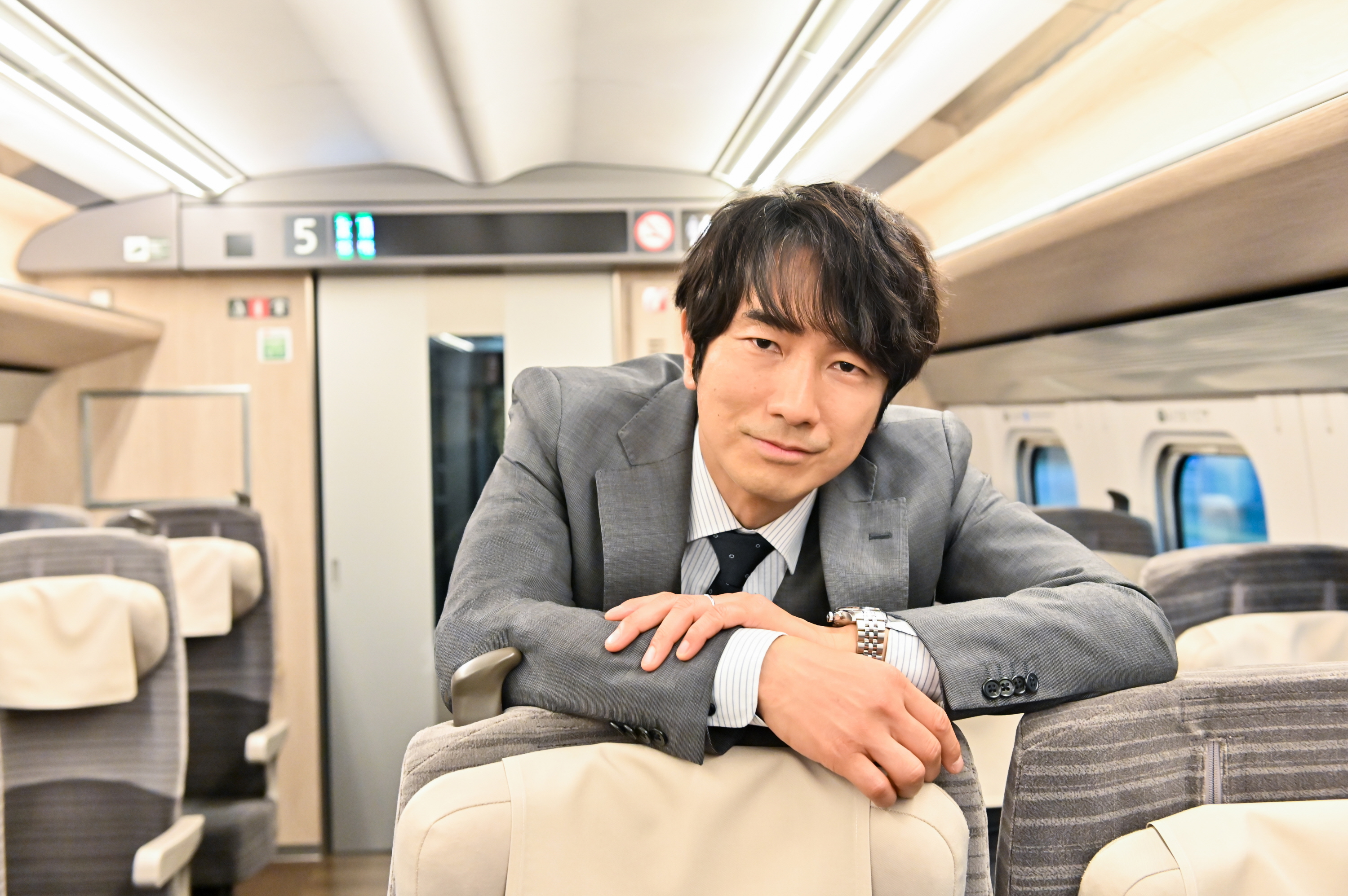 眞島秀和、新感覚グルメドラマ『#居酒屋新幹線』主演 TBS系火曜深夜