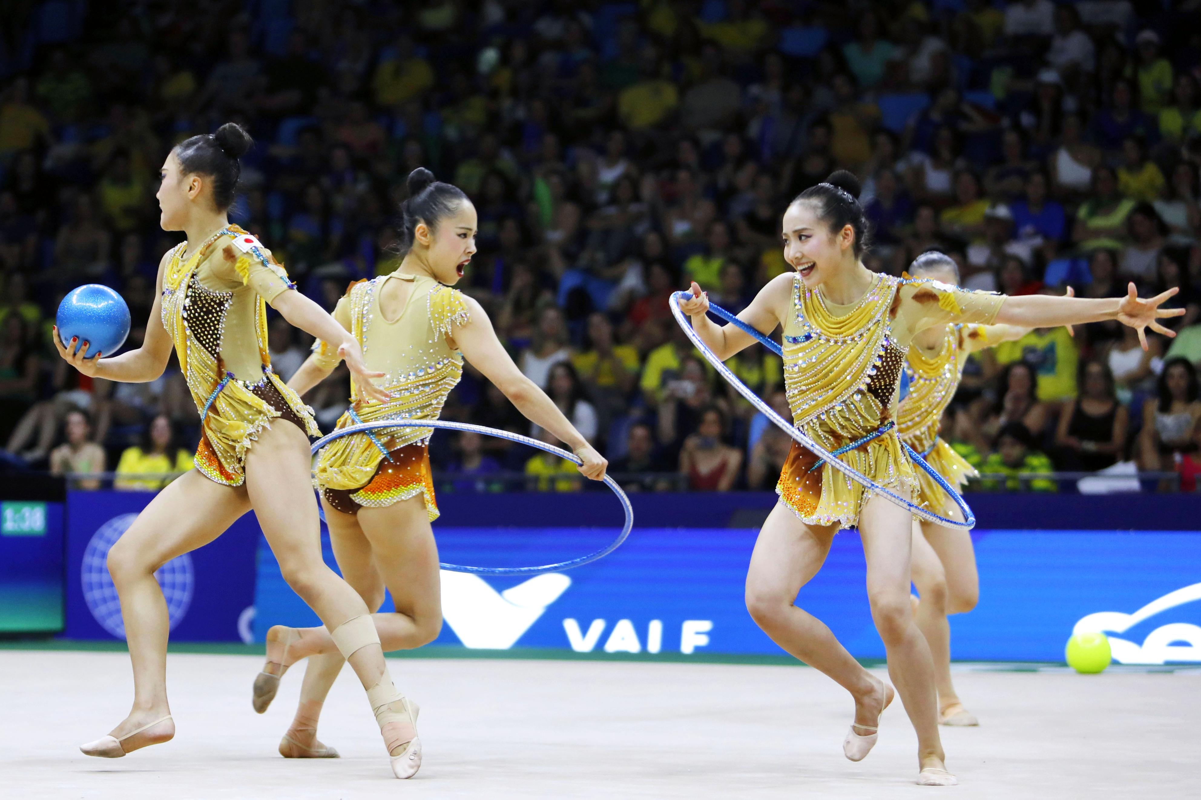 新体操の世界選手権で日本が団体総合「金」 初の快挙、4大会ぶり表彰台