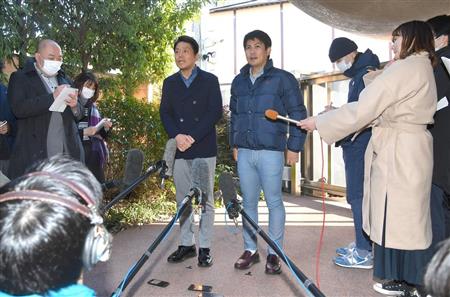 下嶋兄 パパ峰竜太同伴で結婚会見 相手の３０代ｃａから逆プロポーズ 1 2ページ イザ