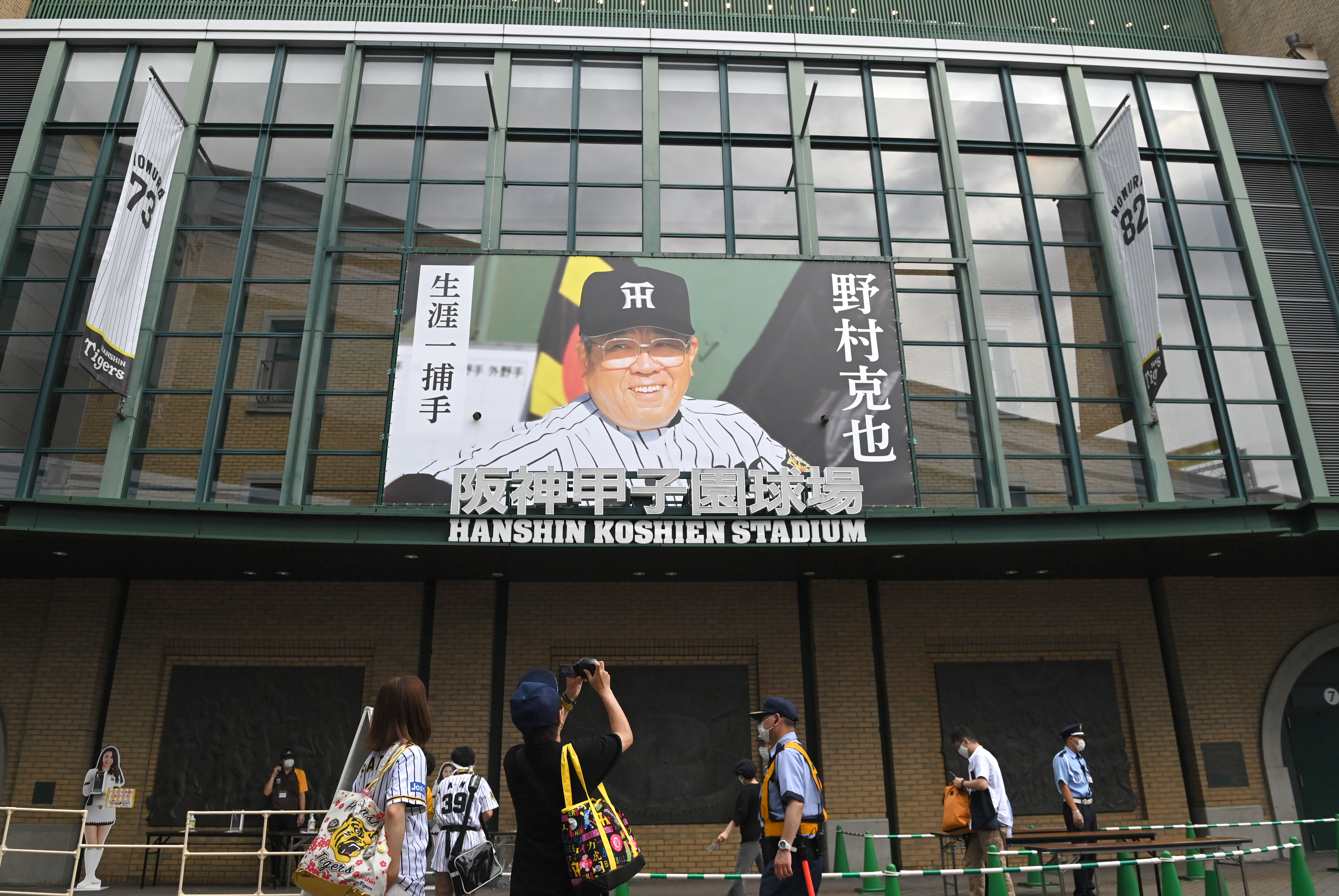 フォト特集】野村克也さん誕生日に追悼試合 - 産経ニュース