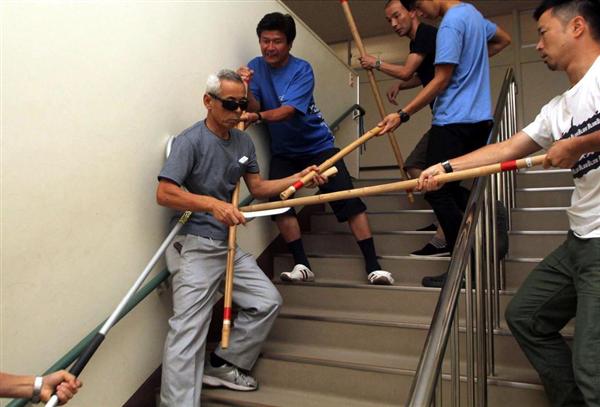 不審者対応、松江の養護学校で真剣訓練 相模原事件受け危機管理強化