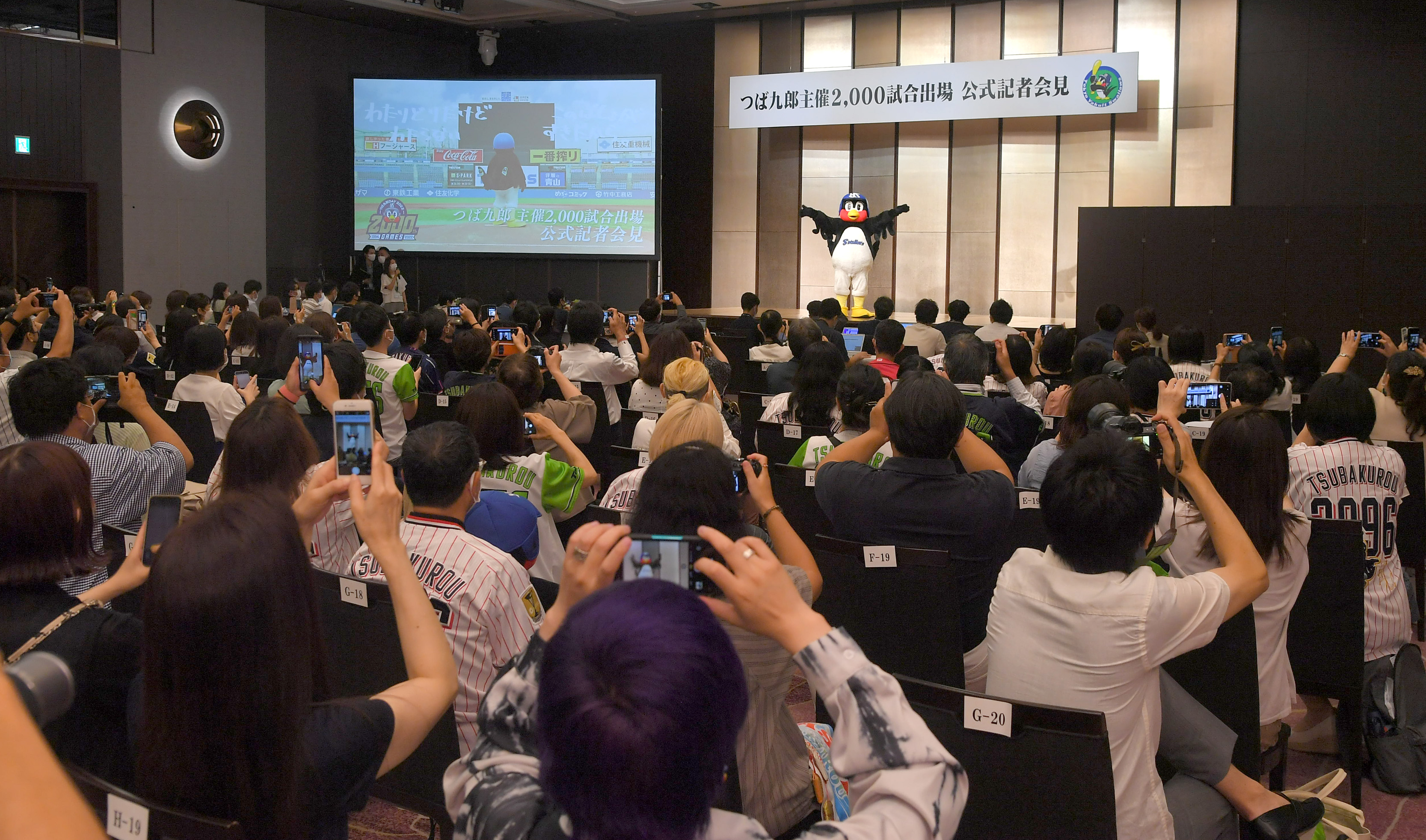 フォト特集】つば九郎「じぶんほめたい」 主催2000試合出場、秘訣 