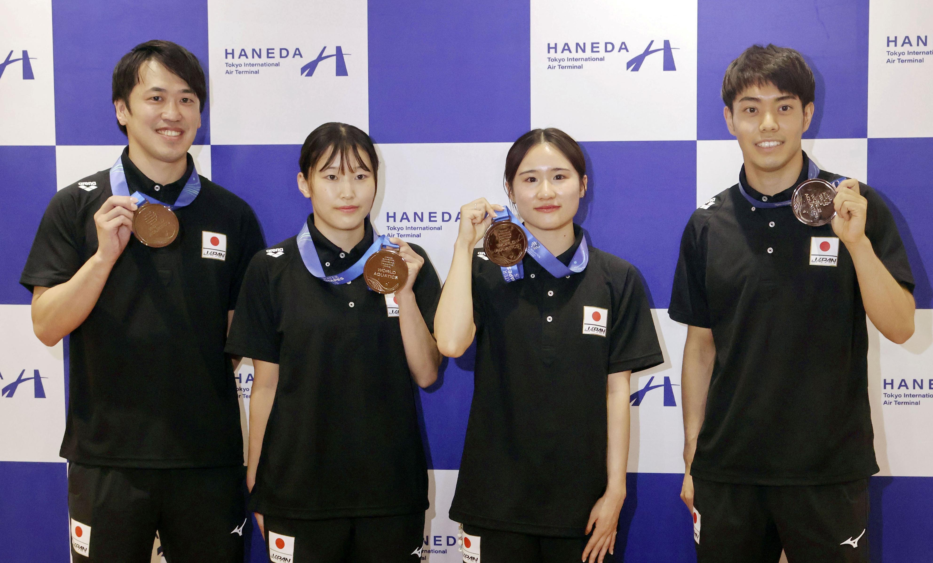 世界水泳 日本代表ポロシャツ L 世界水泳、日本代表が帰国 三上紗也可「思ってもいなかったメダル獲得