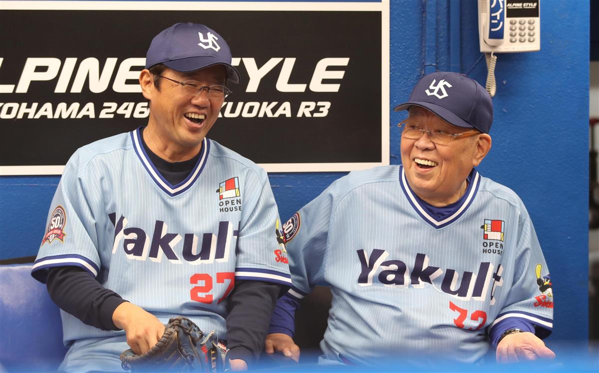 ヤクルトスワローズ 応援グッズセット 2007年ごろ 高津臣吾 古田敦也 hq720.jpg?sqp=-