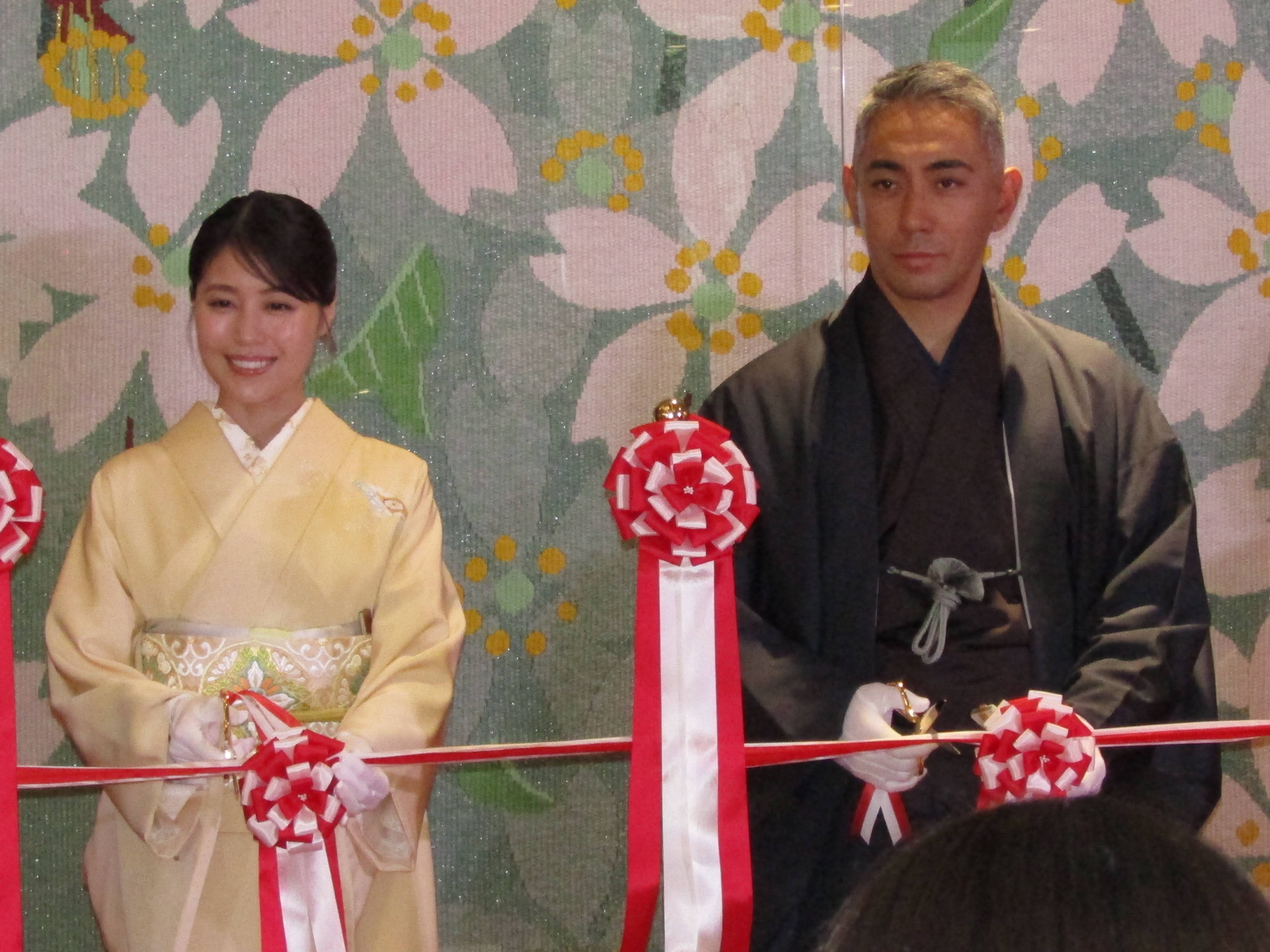 有村架純、お茶の博物館のオープニングセレモニーに出席「おにぎりと