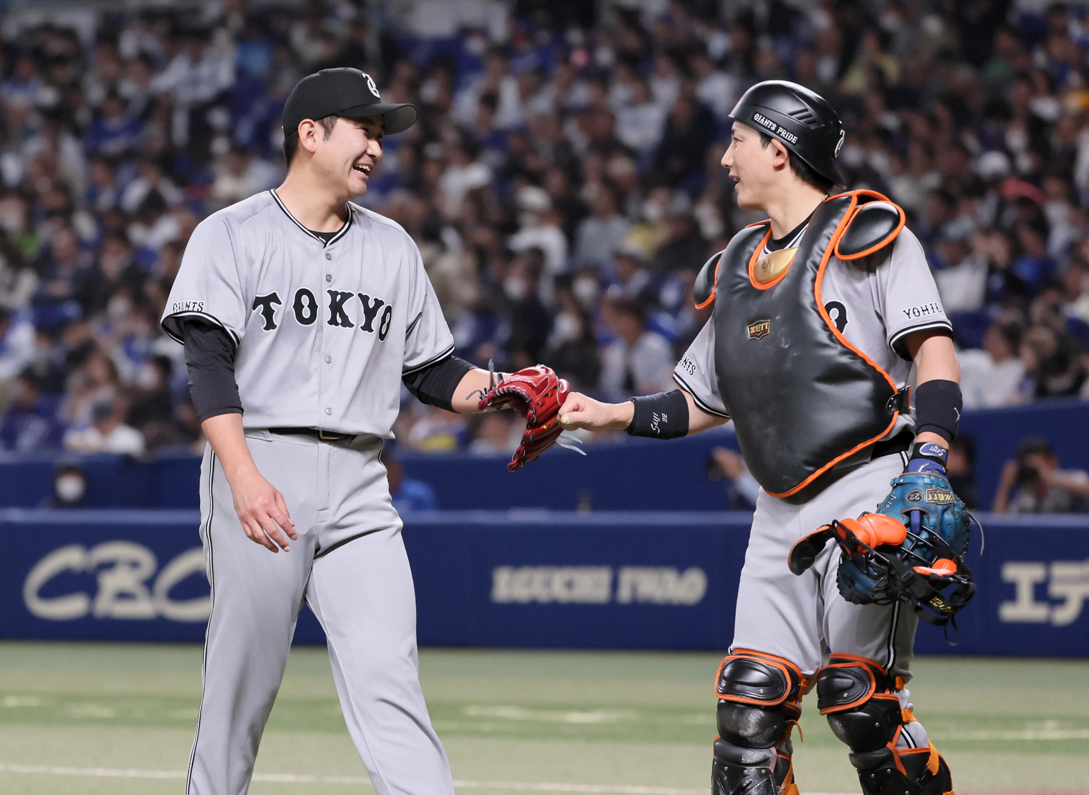 巨人 ジャイアンツ 小林誠司 巨人 ジャイアンツ 小林選手 投げ入れ
