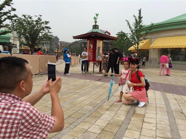 上海ディズニー開園 トホホ続きの夢と魔法の国 レストランから子供がオシッコ 入園ゲートで２時間待ち 食事は高くてまずくて待たされる 1 3ページ 産経ニュース