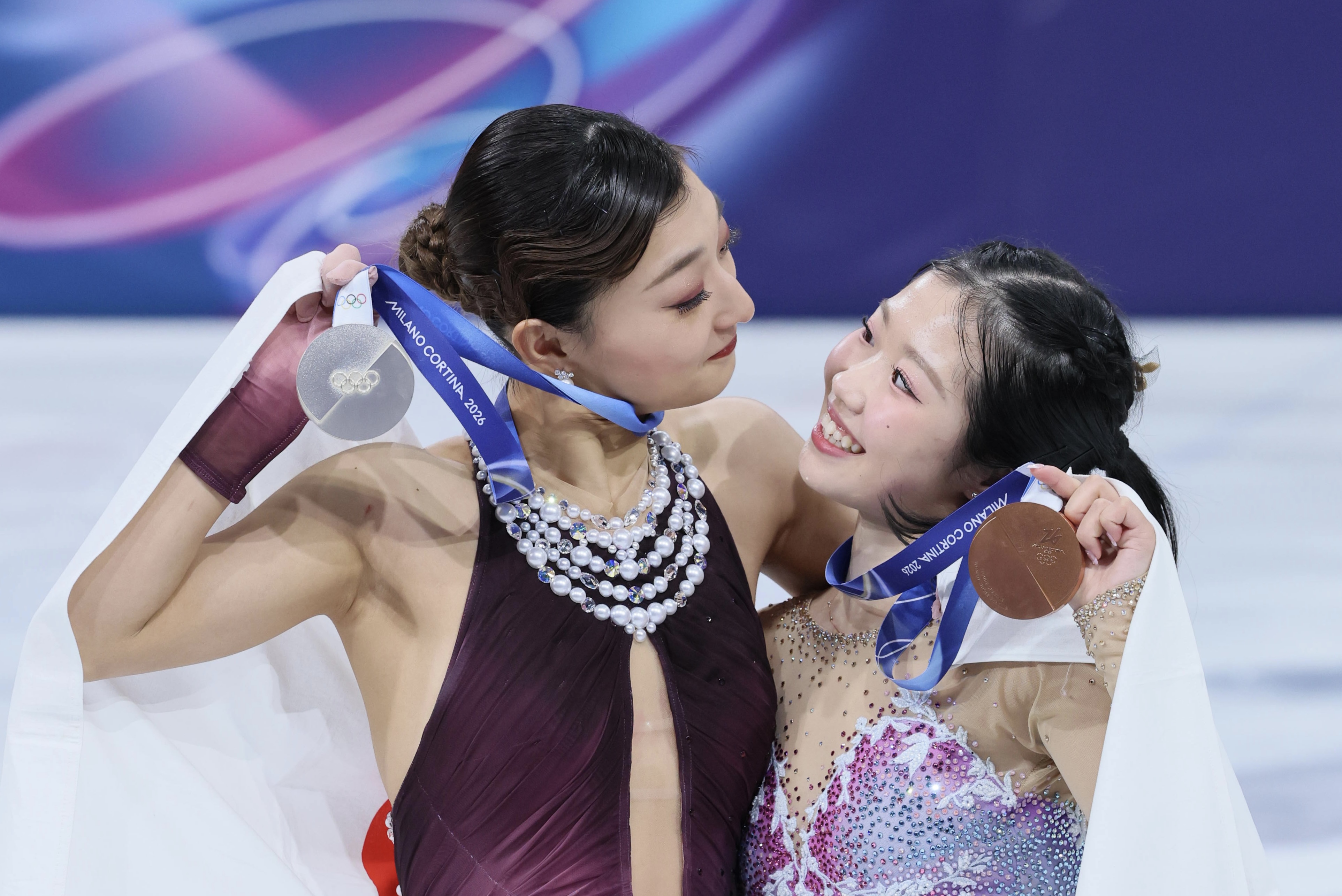 フォトギャラリー】「銀」の坂本花織、「銅」の中井亜美、 メダルを手