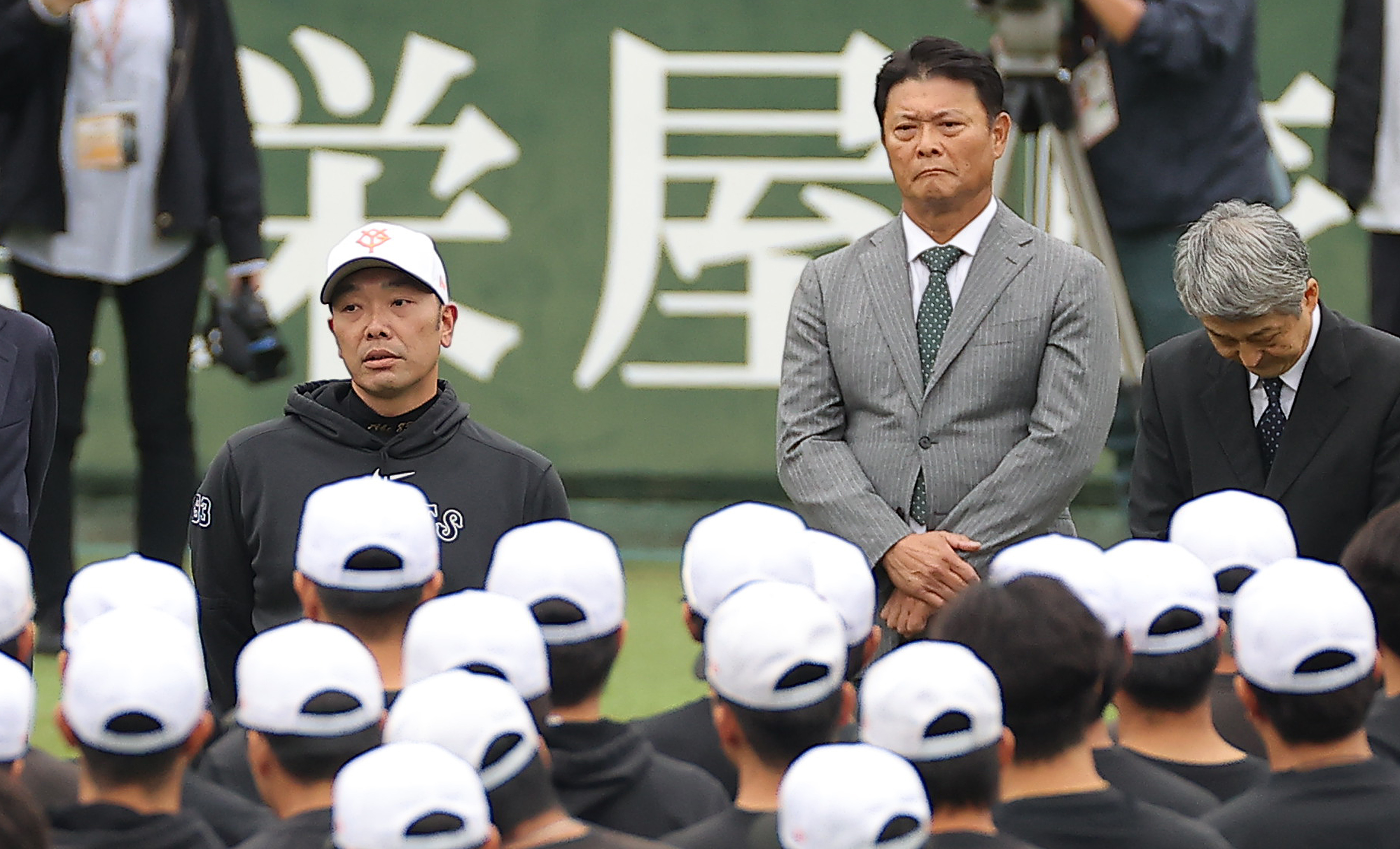 巨人 阿部 ダウンジャケット セール 星