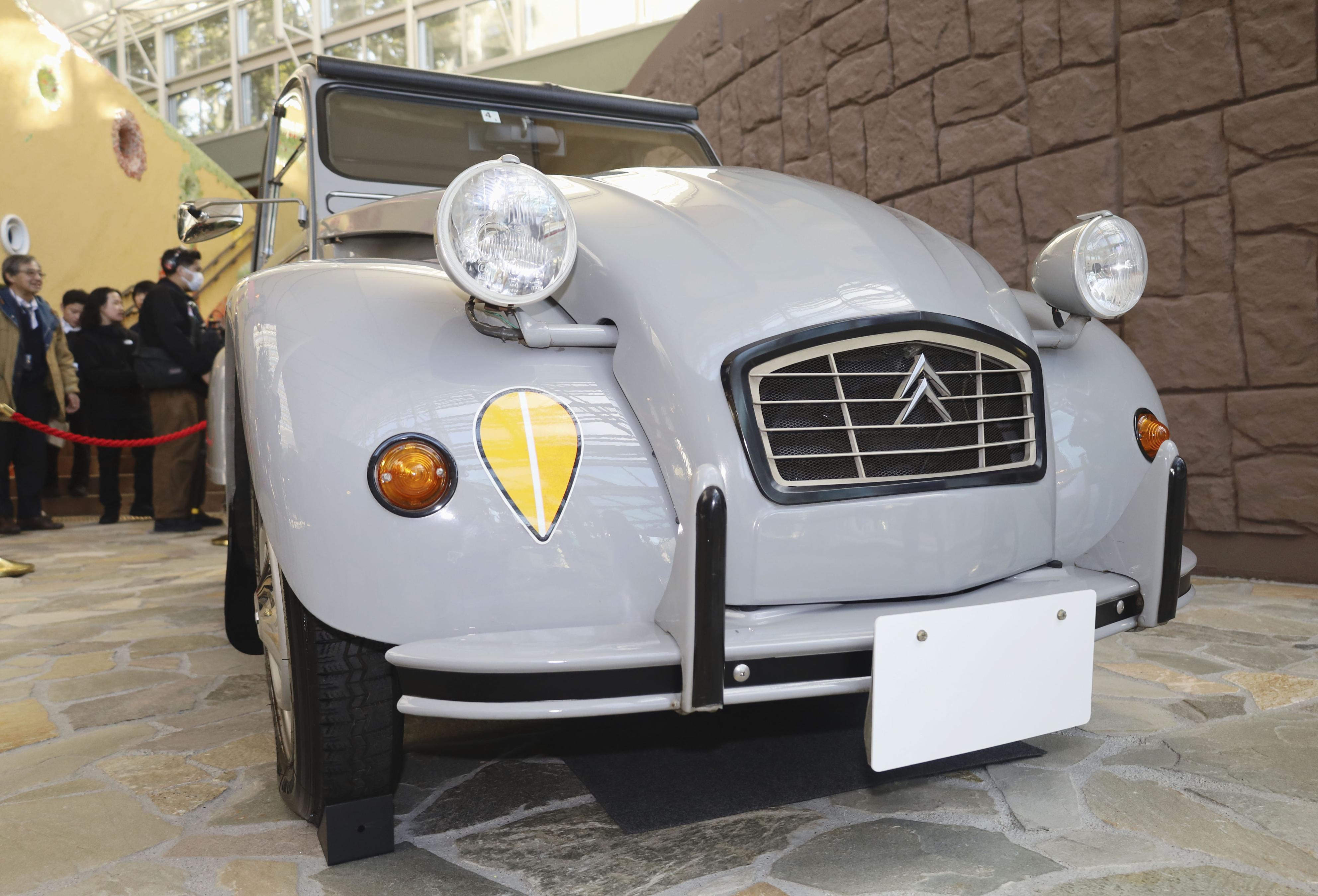 宮崎駿監督の愛車「シトロエン2CV」をジブリパークで展示