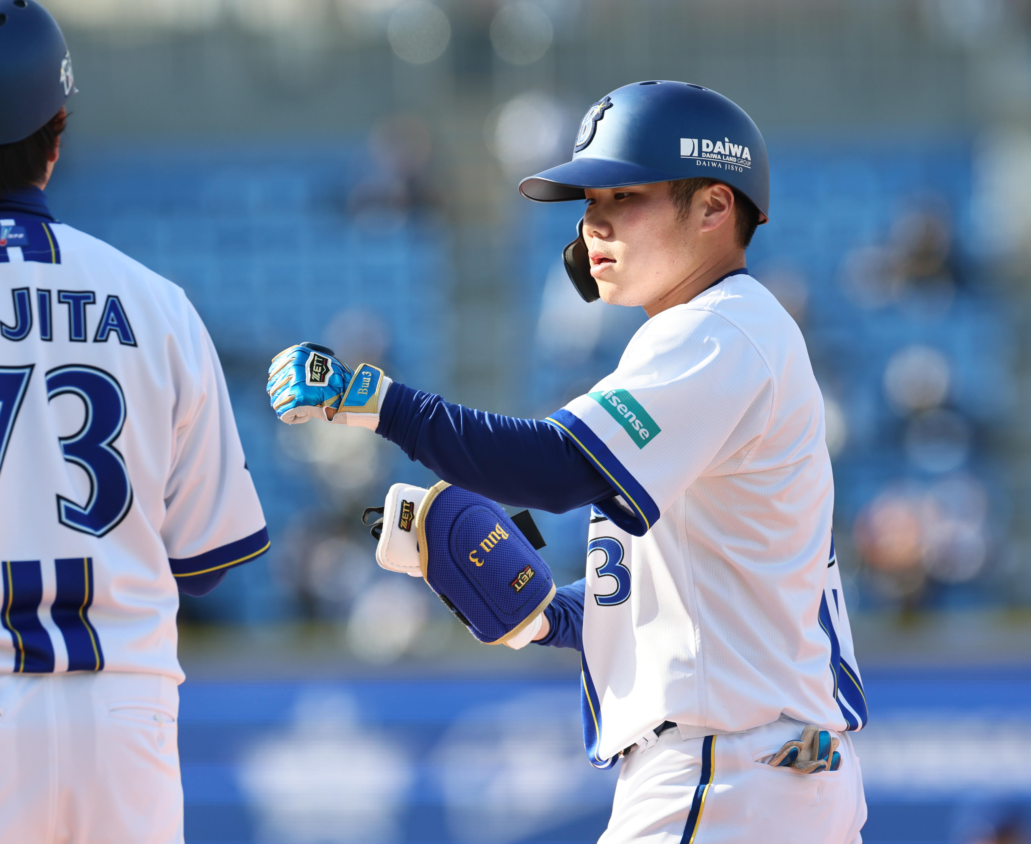 DeNA・小田康一郎、内野安打で〝ハマスタ初ヒット〟相川監督「内容的に