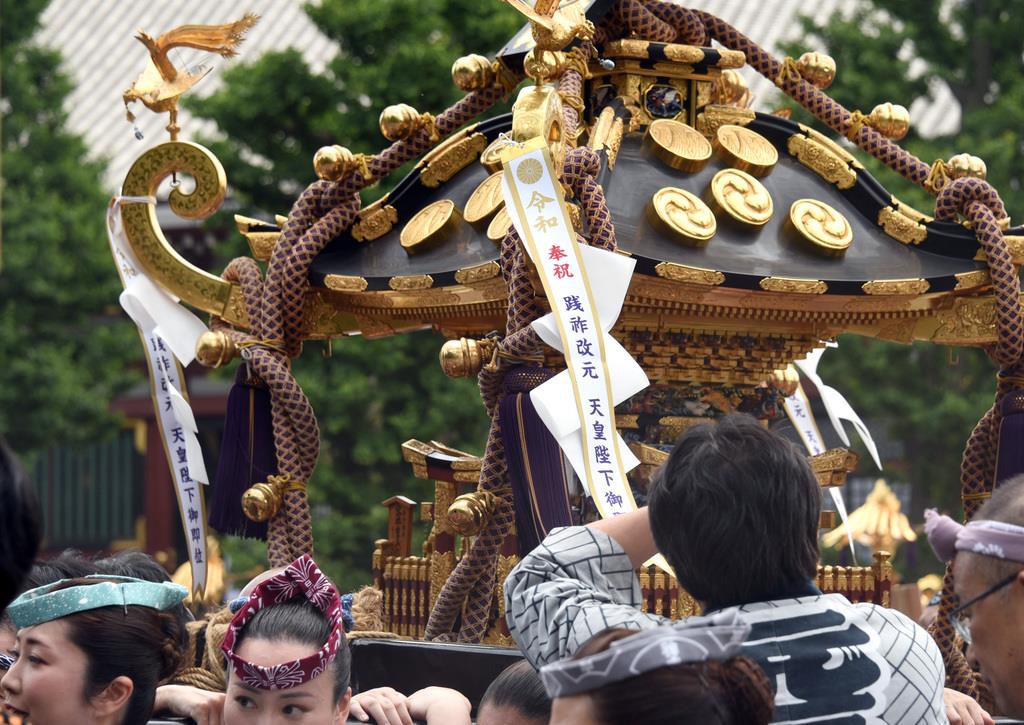 絢爛１００基の神輿が練り歩く 東京・浅草の三社祭 - 産経ニュース