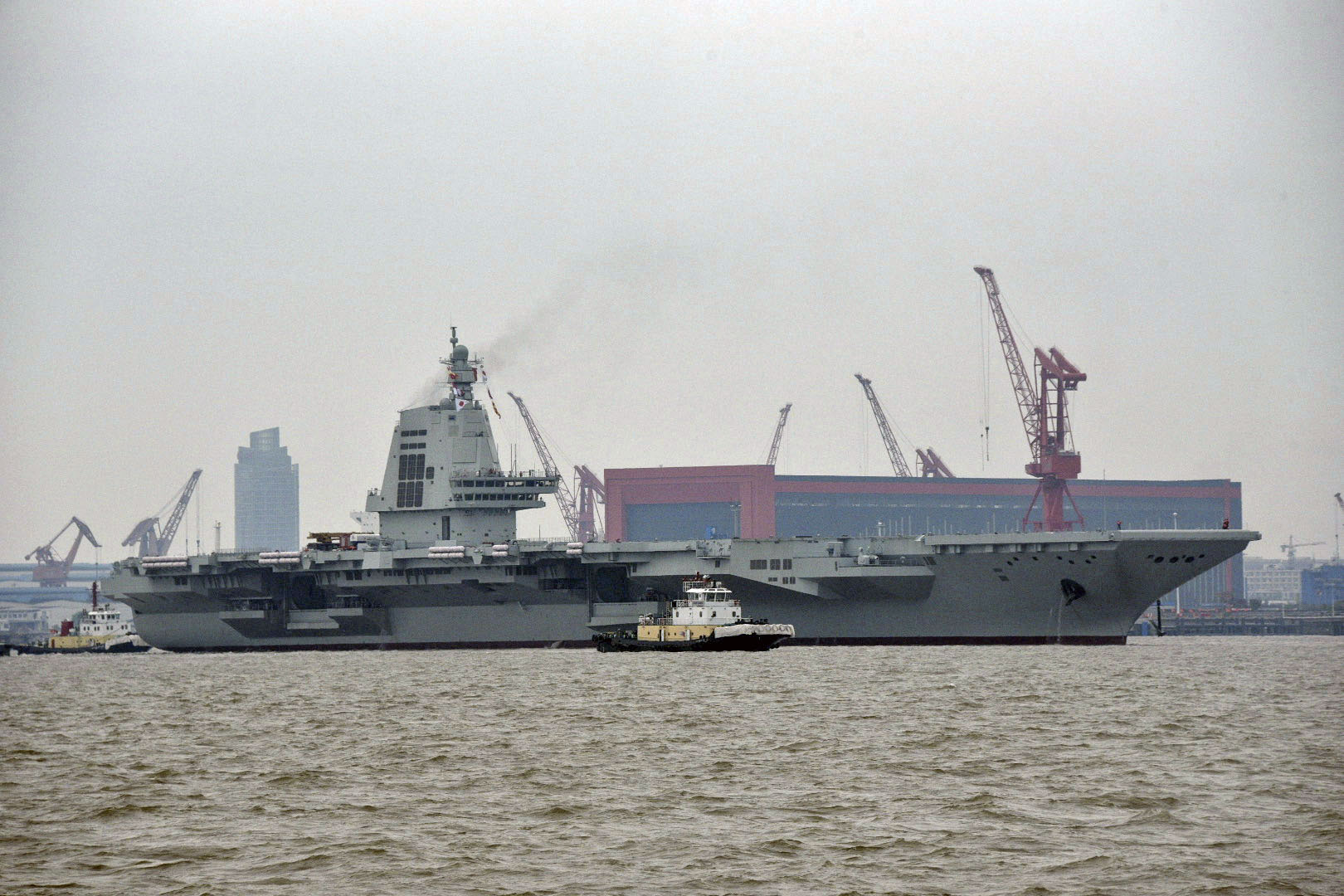 中国の新型空母「福建」が試験航行終了 初回は8日間で動力や電力など