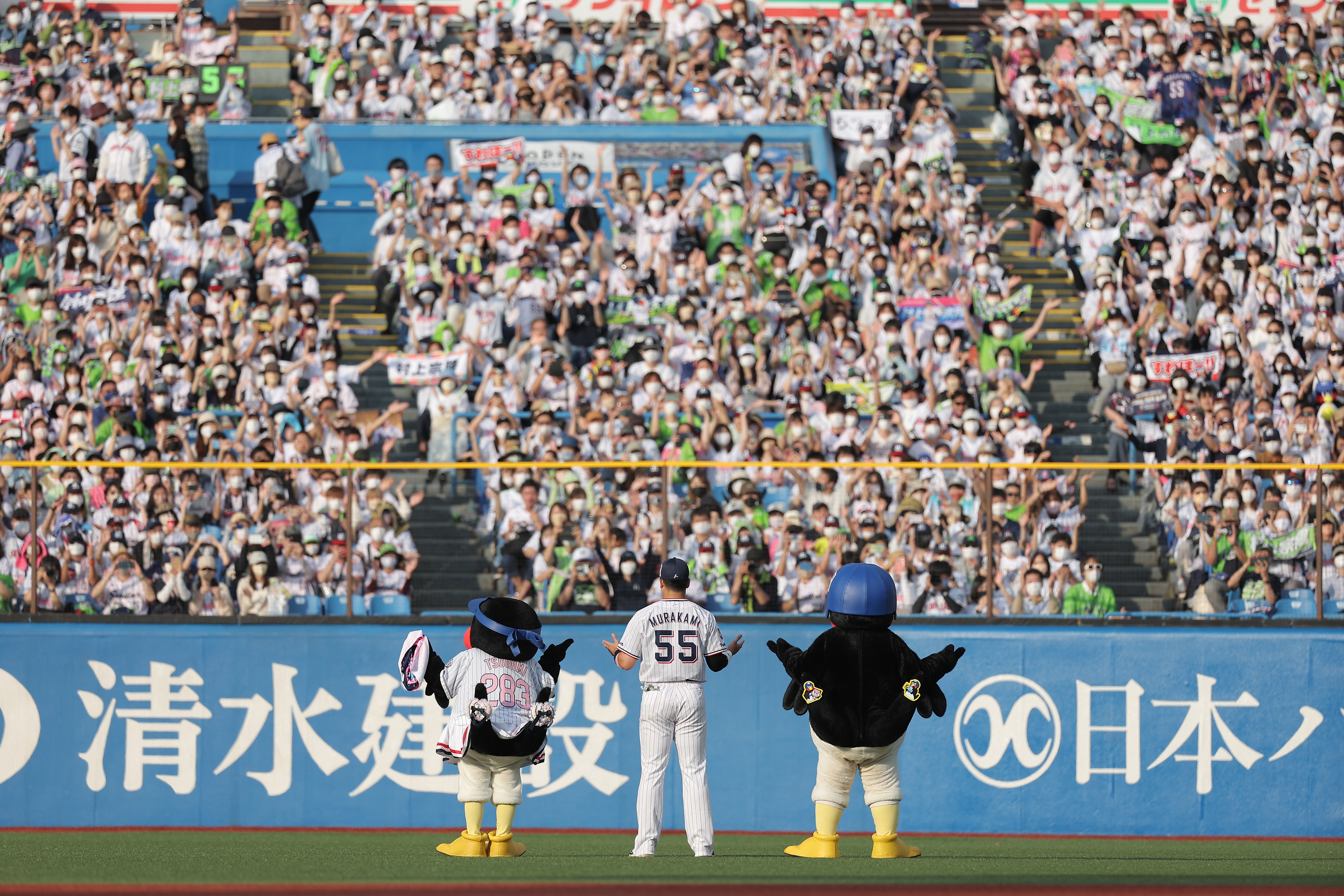 神宮に新名所！ヤクルト・村上宗隆のＮＰＢ日本選手最多５６号記念碑 １４日お披露目、右翼着弾点に！（1/2ページ） - サンスポ