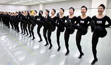 新タカラジェンヌが圧巻ラインダンス 花束ゆめ まとまった姿見せたい イザ