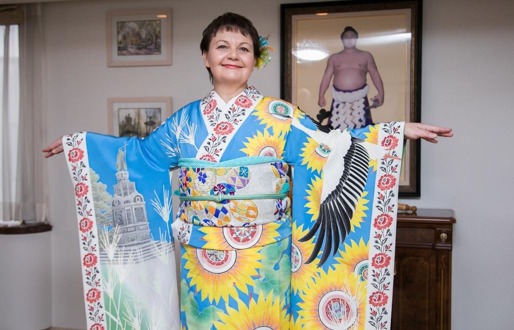 オリパラのおもてなしで世界各国の着物 ウクライナ文化省から表彰 産経ニュース オリパラのおもてなしで世界各国の着物 ウクライナ文化省から表彰 産経ニュース