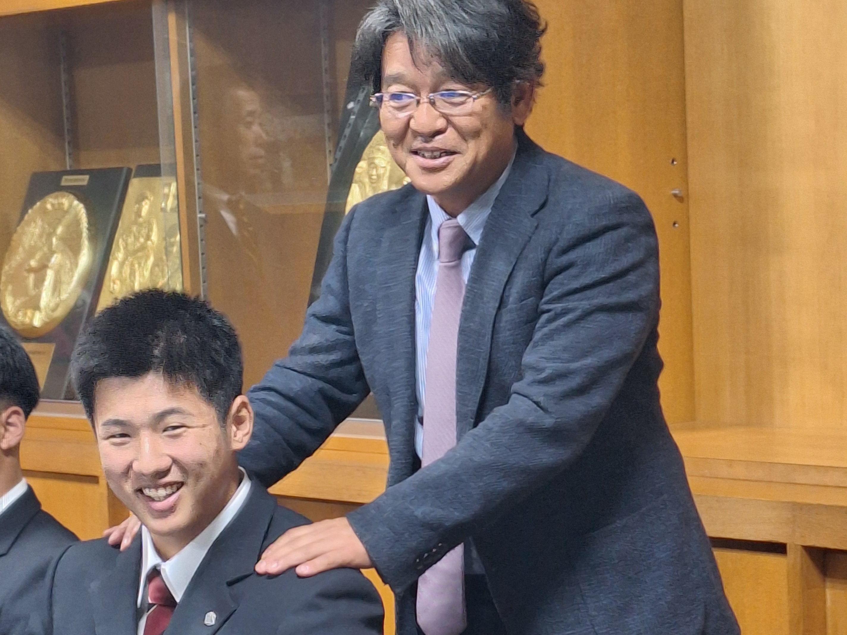 巨人ドラ1 花咲徳栄高校出身石塚裕惺甲子園記念タオル 巨人、外れ1位で花咲徳栄・石塚裕惺指名 期待の大型遊撃手にG