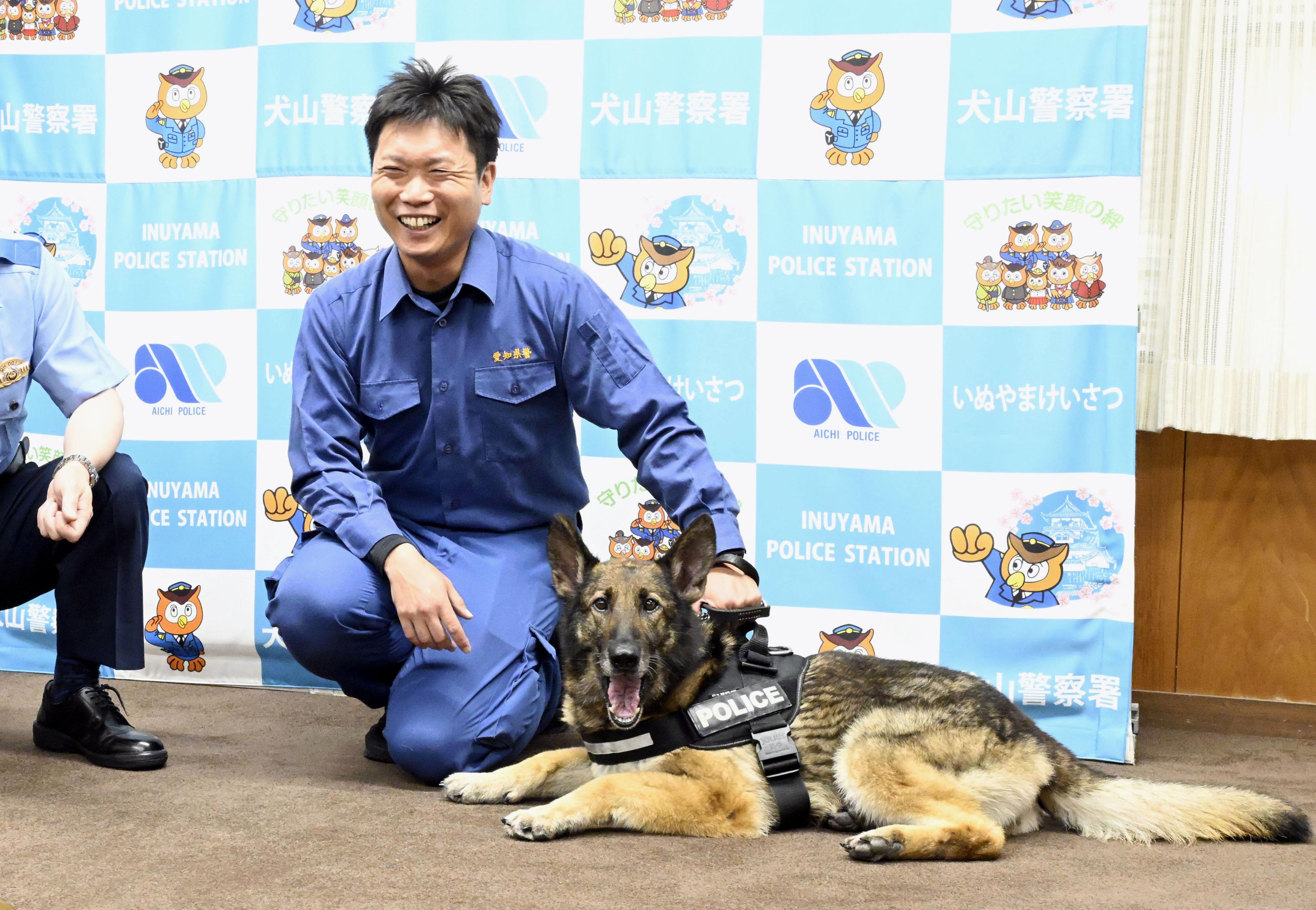 不審車から漂うにおいを追った80m先で容疑者を発見 お手柄の警察犬を