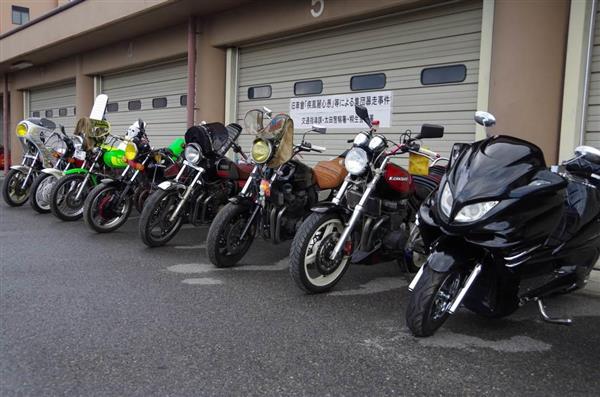 ３２人で集団暴走 少年ら蛇行運転 信号無視繰り返す イザ