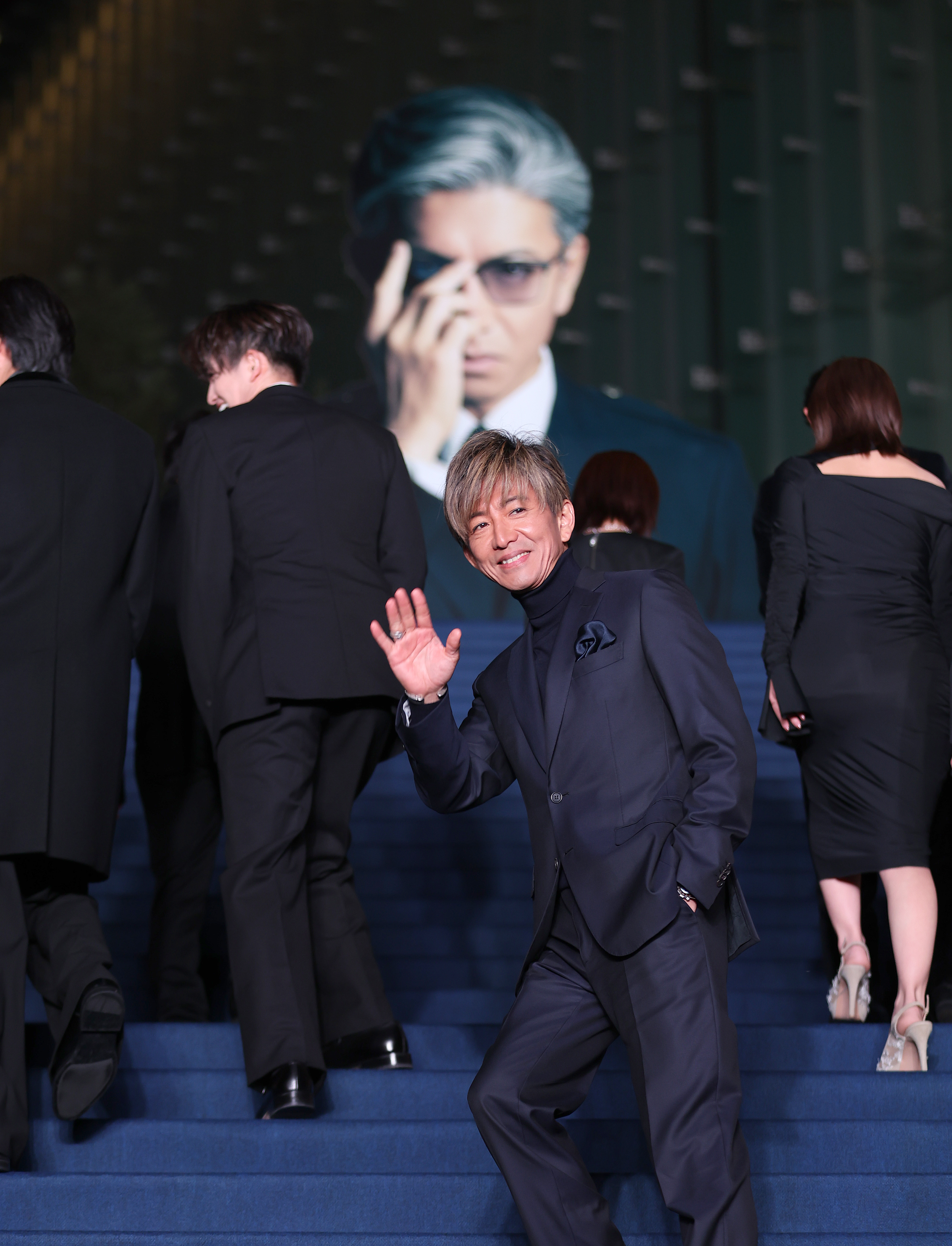 鬼教官・木村拓哉がスマイル振りまいた！〝退校届〟手渡しの大サービス 