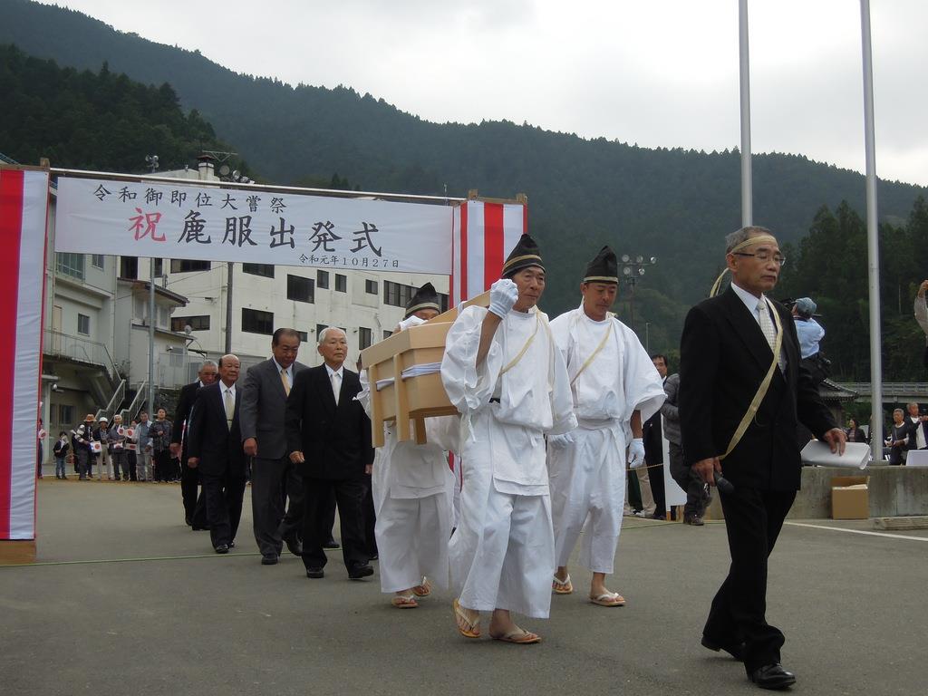 大嘗祭に献上する麻織物が完成 徳島県で出発式 - 産経ニュース
