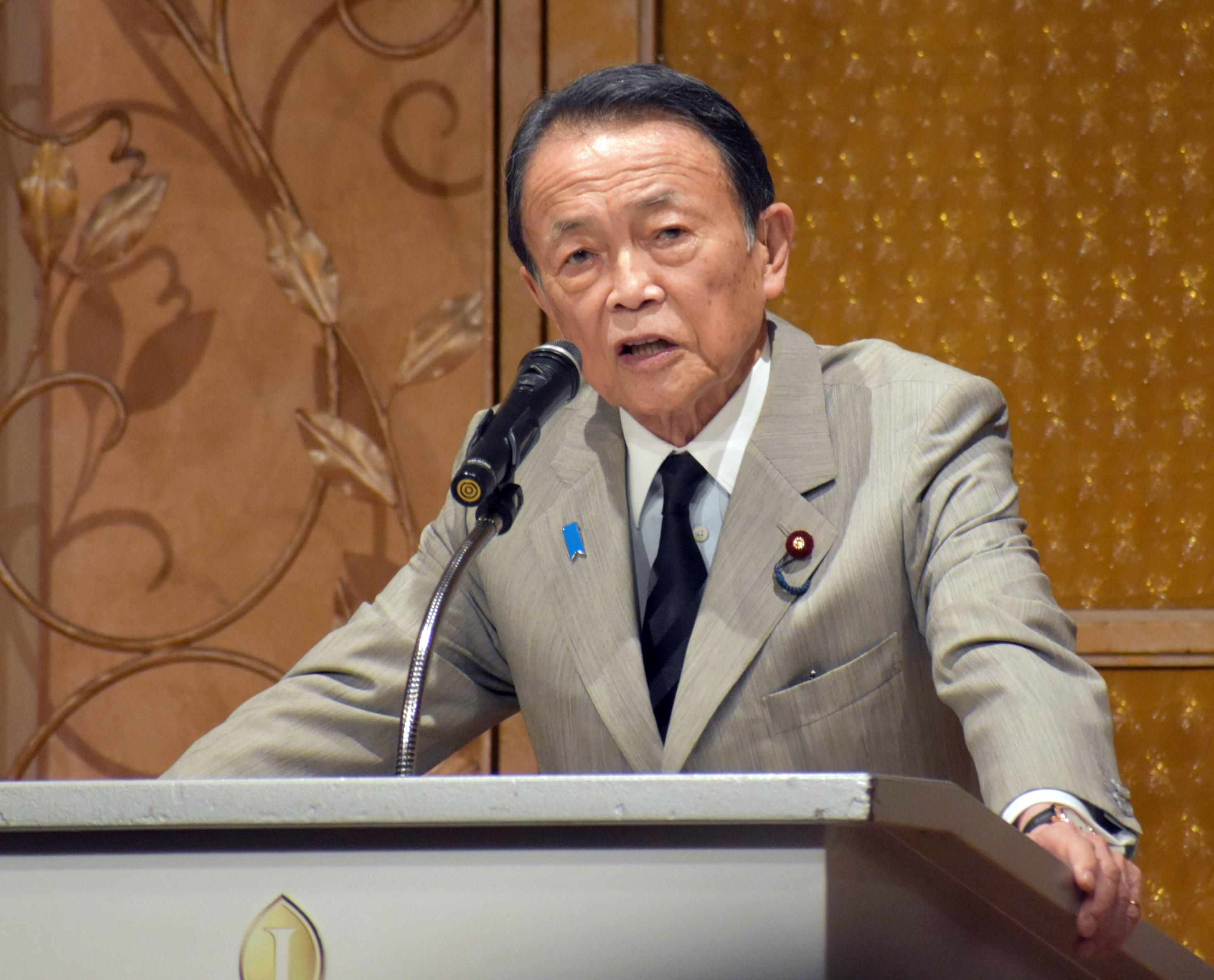 自民・麻生太郎副総裁と維新・遠藤敬国対委員長が会談 定数削減めぐり