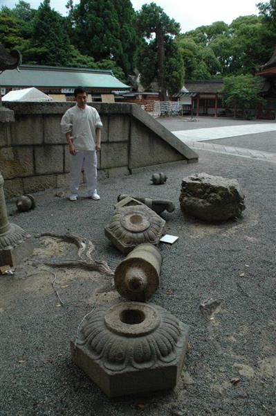 四角台付石燈籠残欠　竿　基壇　慶安元年銘記　江戸時代　1648年造 大阪北部地震】京都の文化財に被害 石灯籠40基倒壊の石清水八幡宮