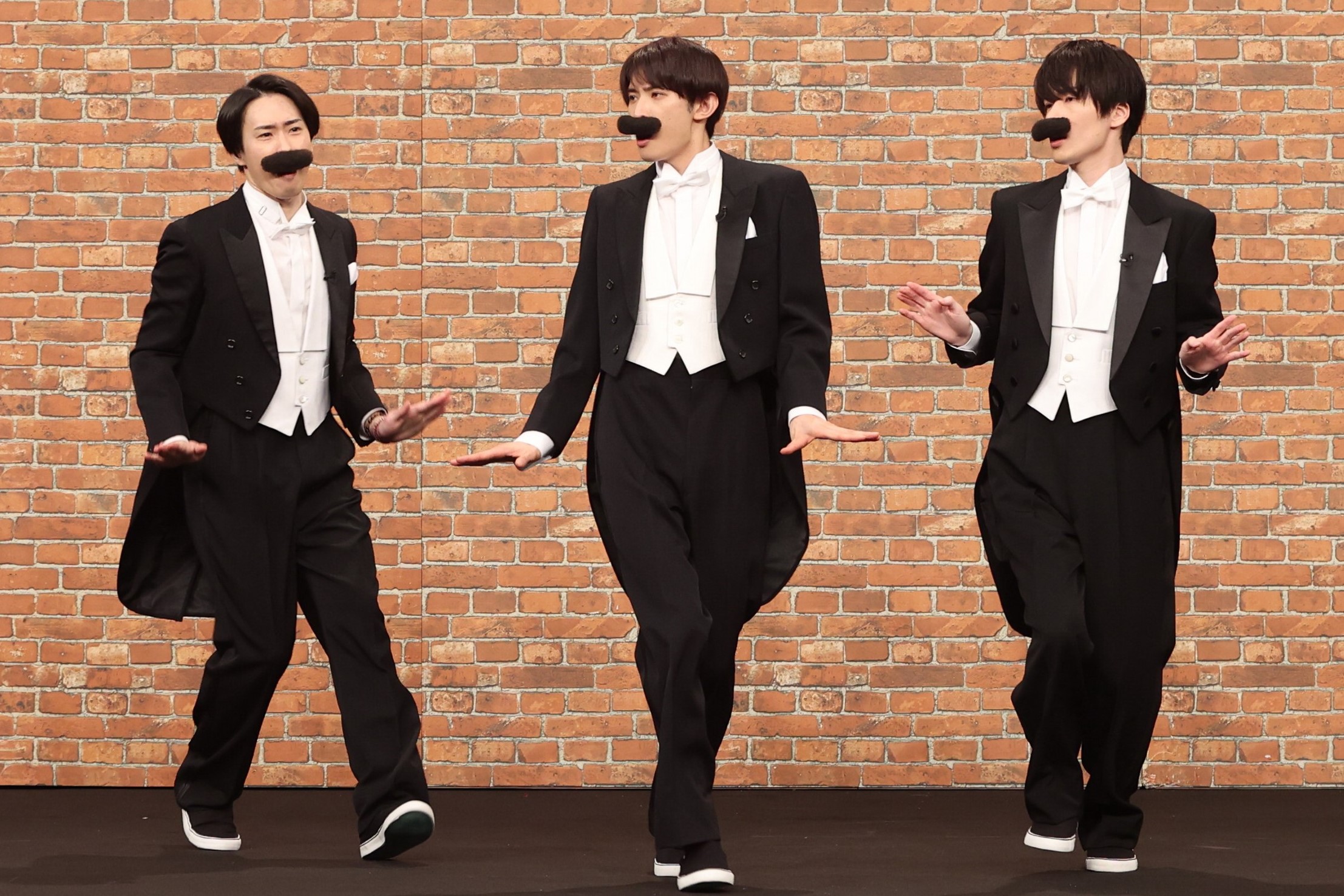 Snow Man深澤、向井、宮舘 ヒゲダンス再び（写真・画像 1/1