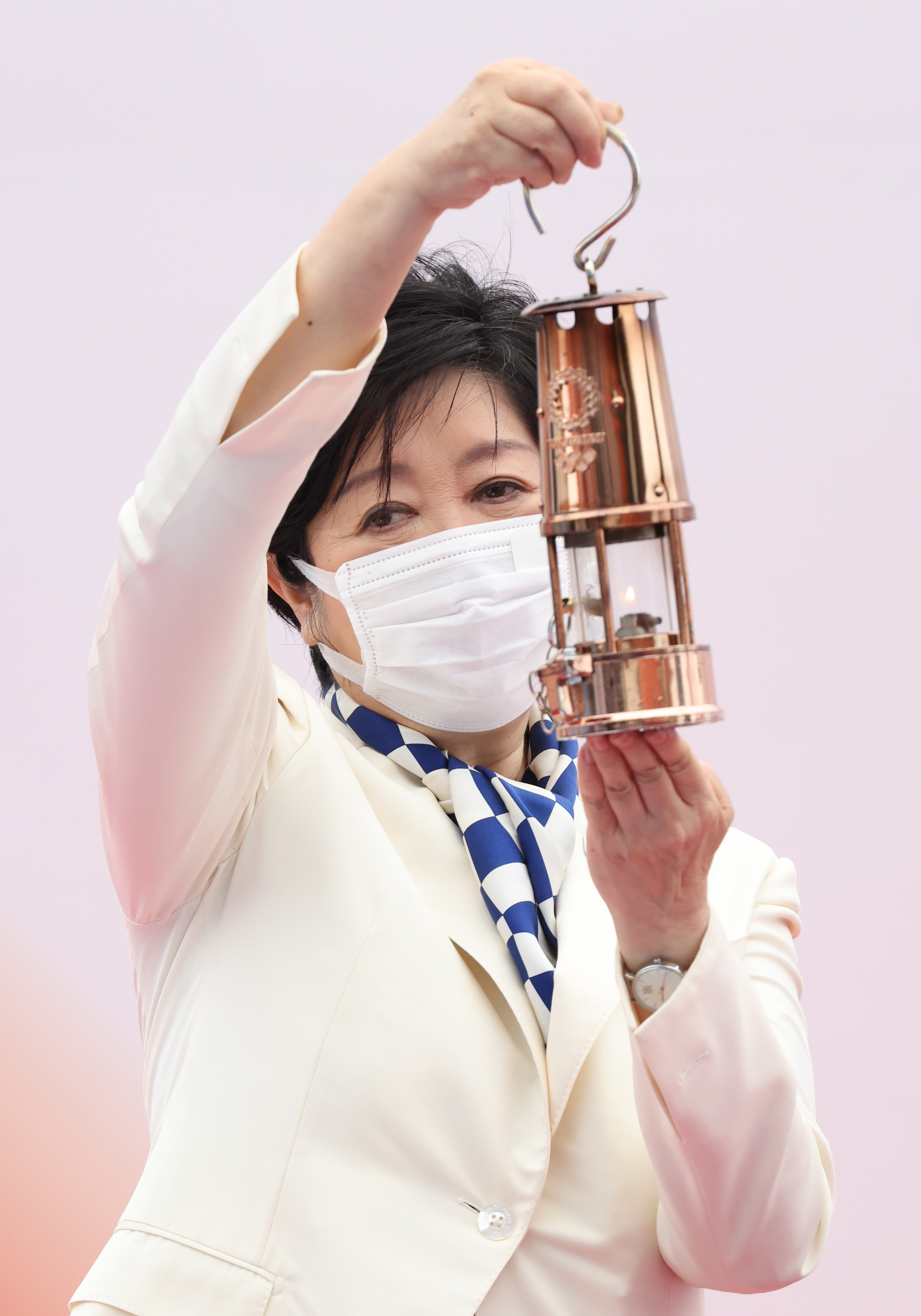 聖火お披露目式に松岡修造 聖火にありがとうと言いたい 場外では五輪抗議活動する人 イザ