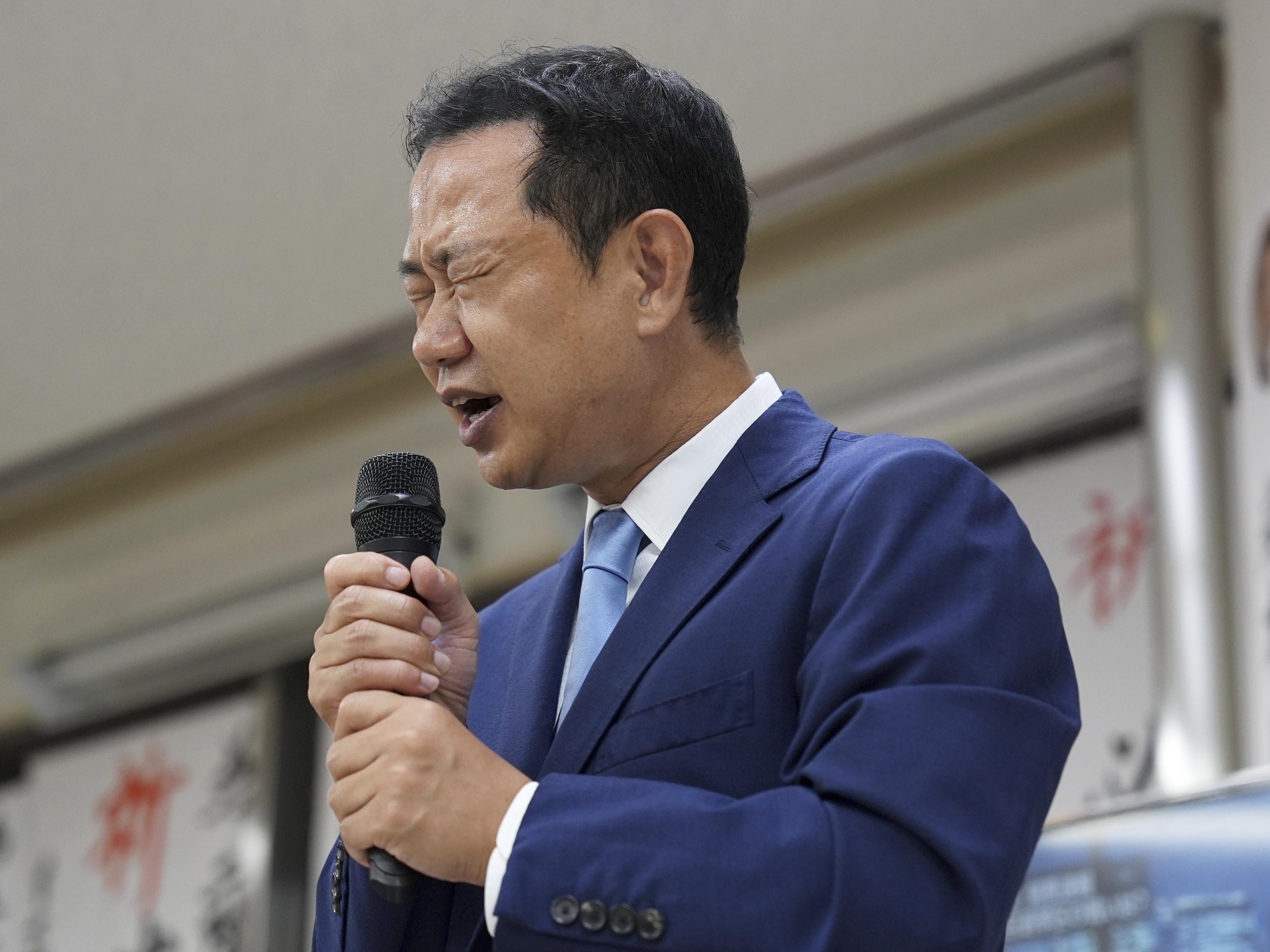 二階 伸康