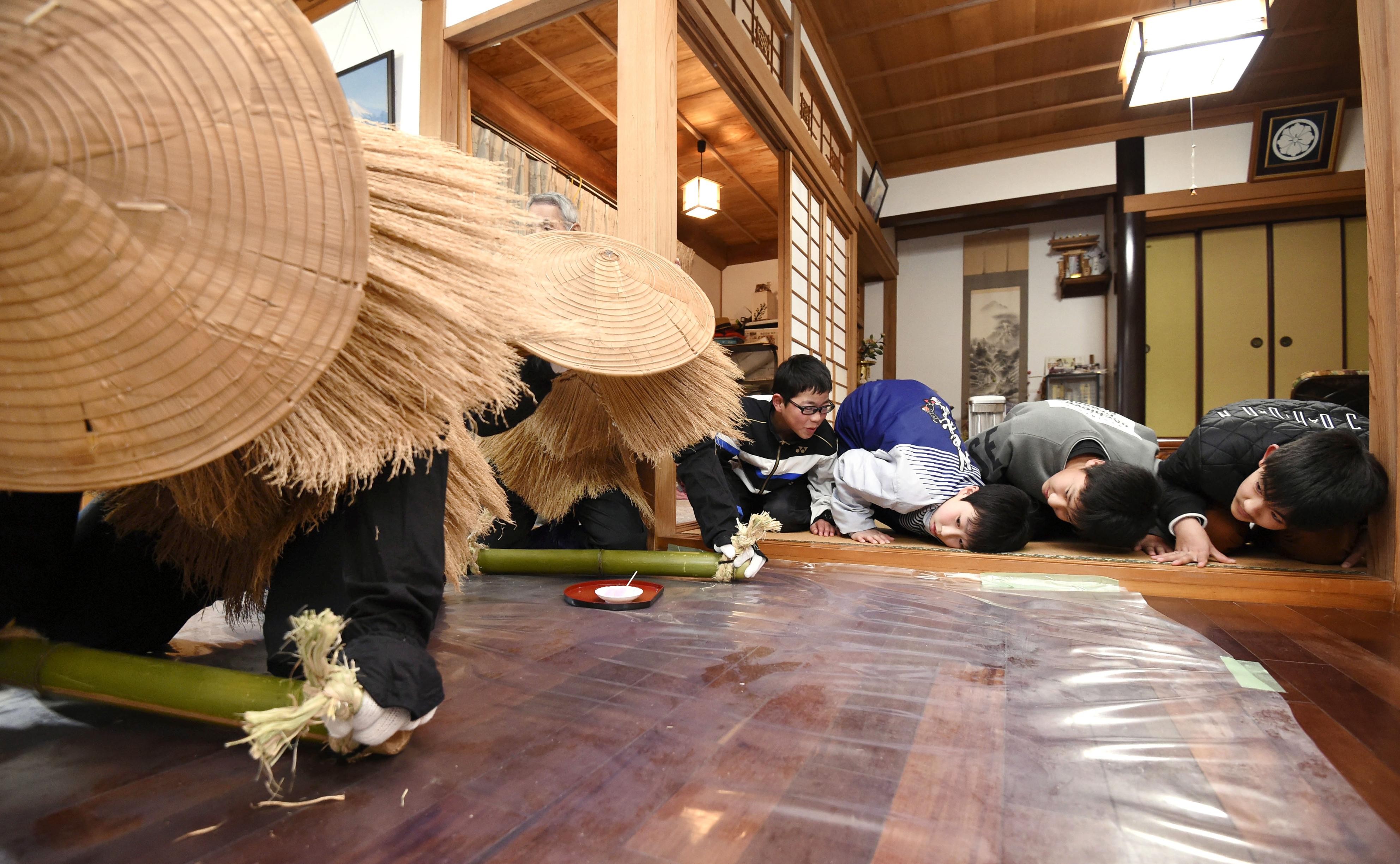 青竹打ち鳴らし、豊作祈願 無形遺産、佐賀のカセドリ - 産経ニュース