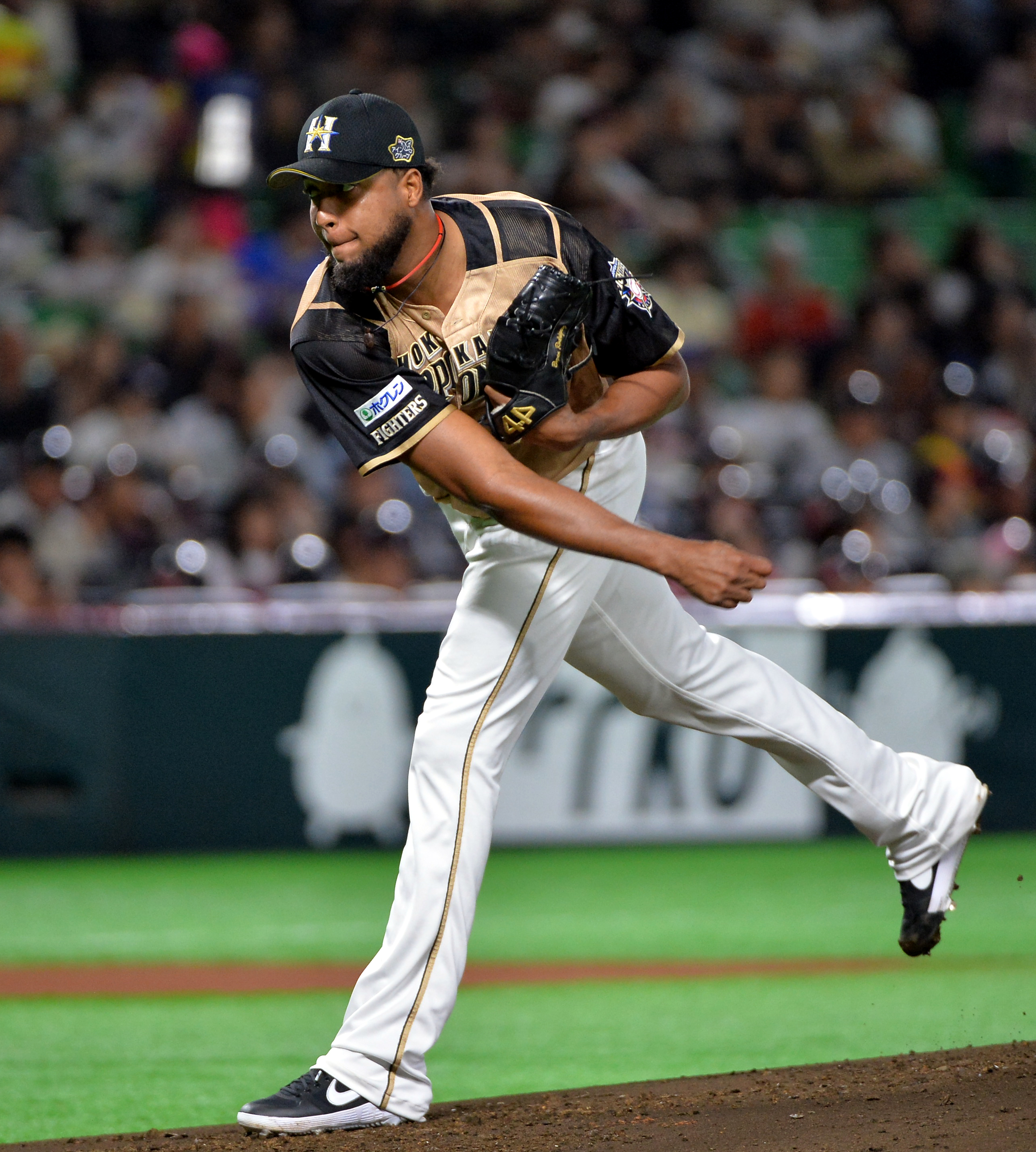 日本ハム、B・ロドリゲスと契約延長「常に挑戦者の気持ちを忘れず