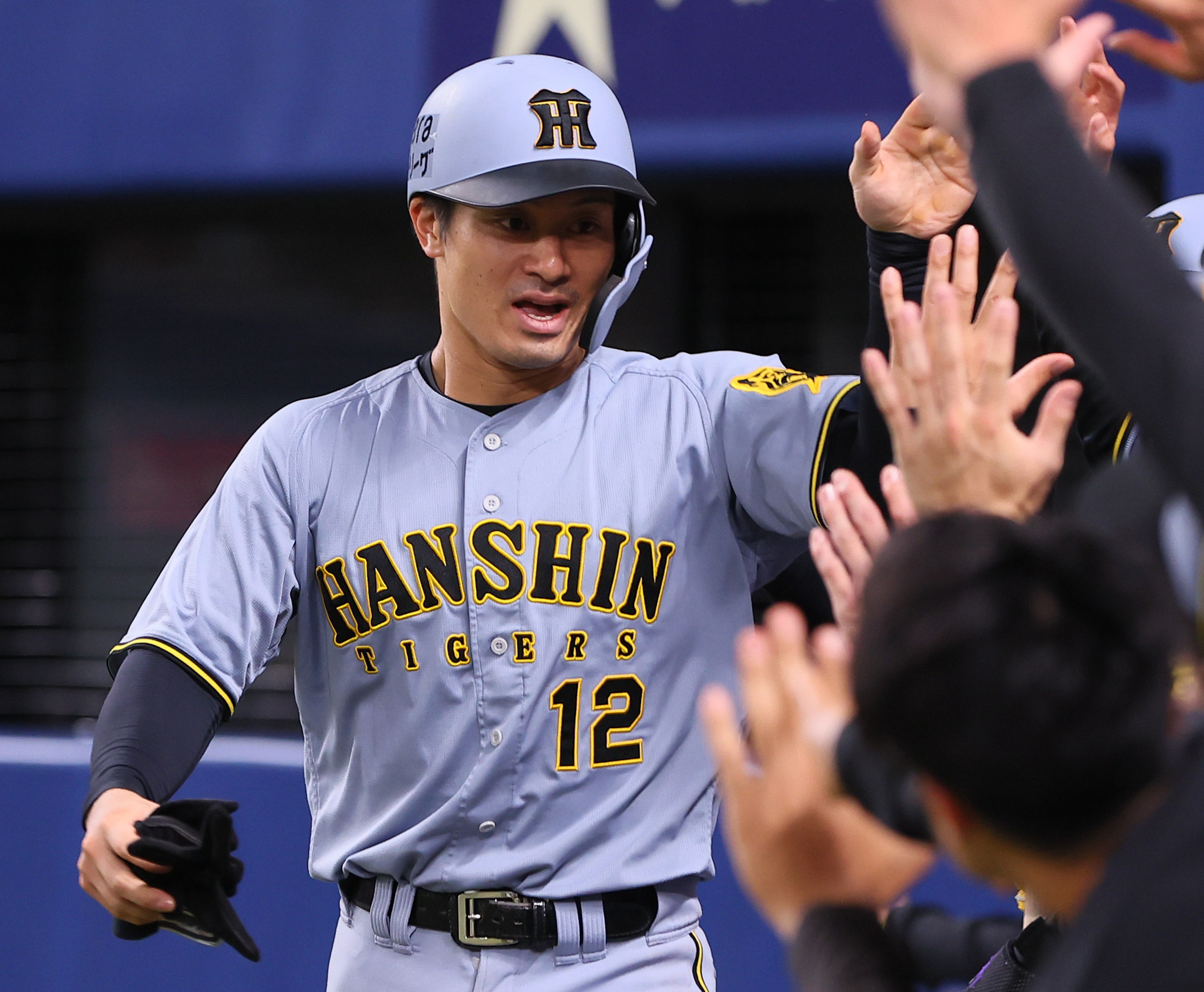 阪神タイガース 優勝記念カード 佐藤輝明 阪神タイガース 優勝記念カード 佐藤輝明 - スポーツ選手