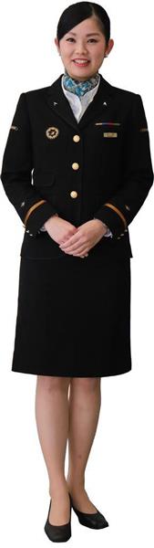 制服図鑑】品格の黒につばめエンブレム コンシェルジュから着想 JR