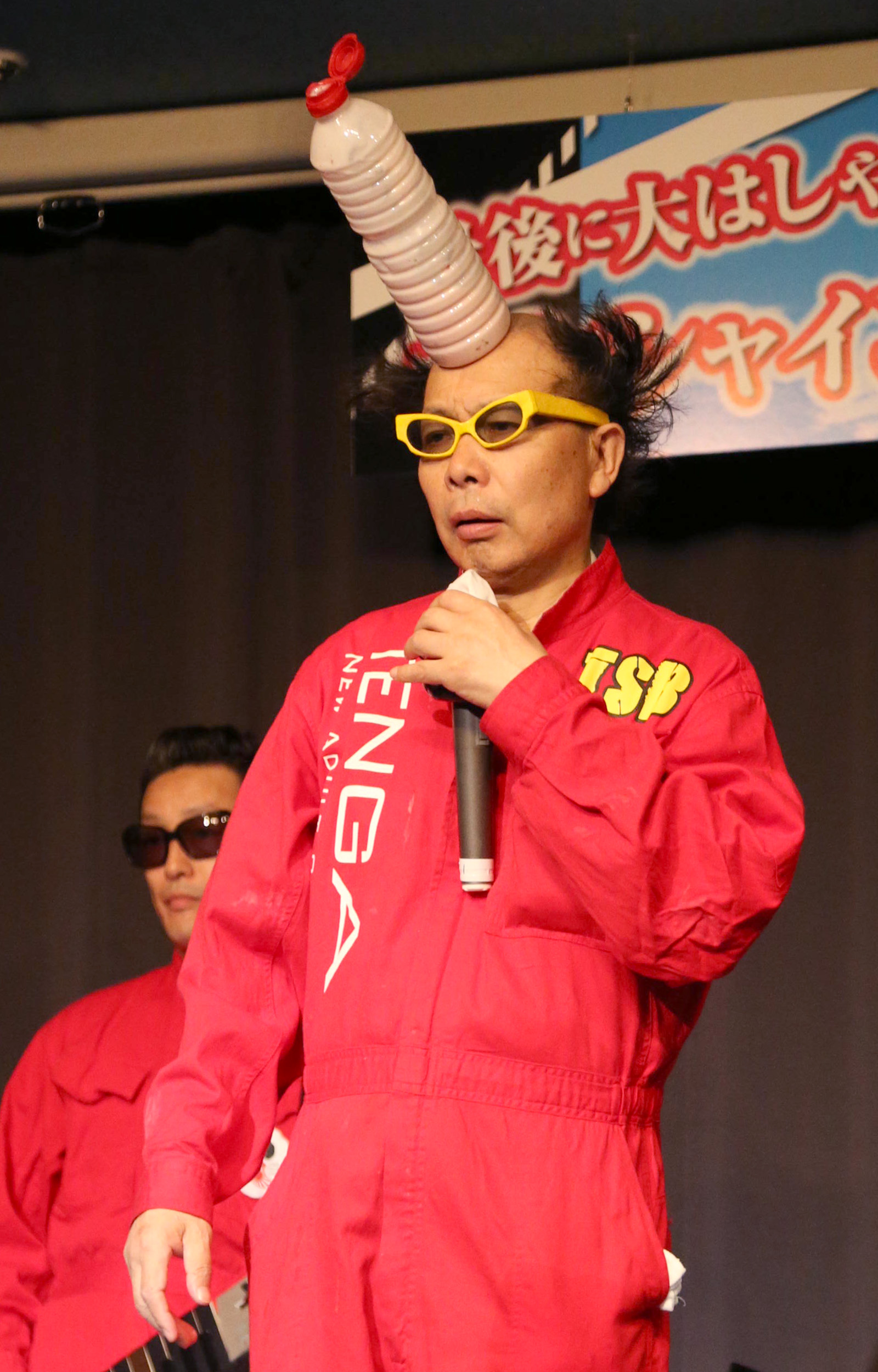 フォト】鼻からビール…過激な芸で注目 「電撃ネットワーク」南部虎弾