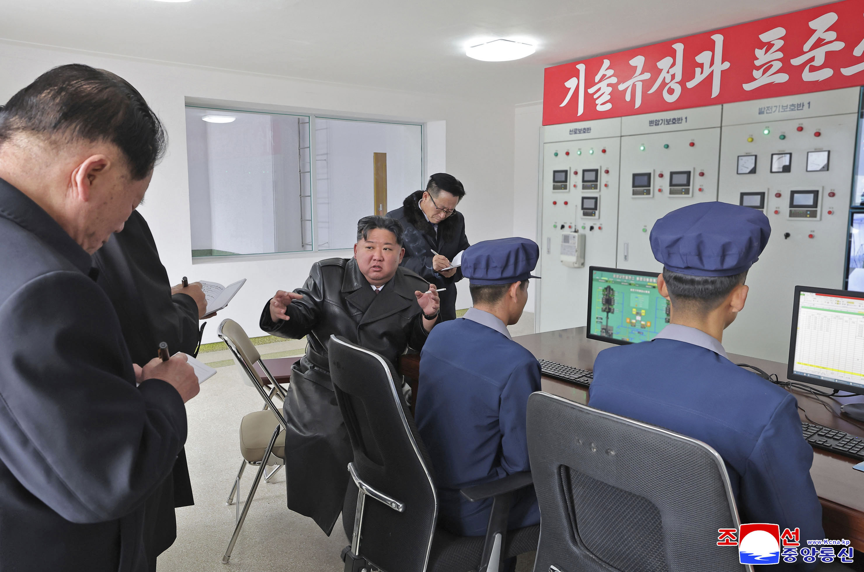 北朝鮮南東部の水力発電所で完工式、金正恩総書記が出席 党大会控え