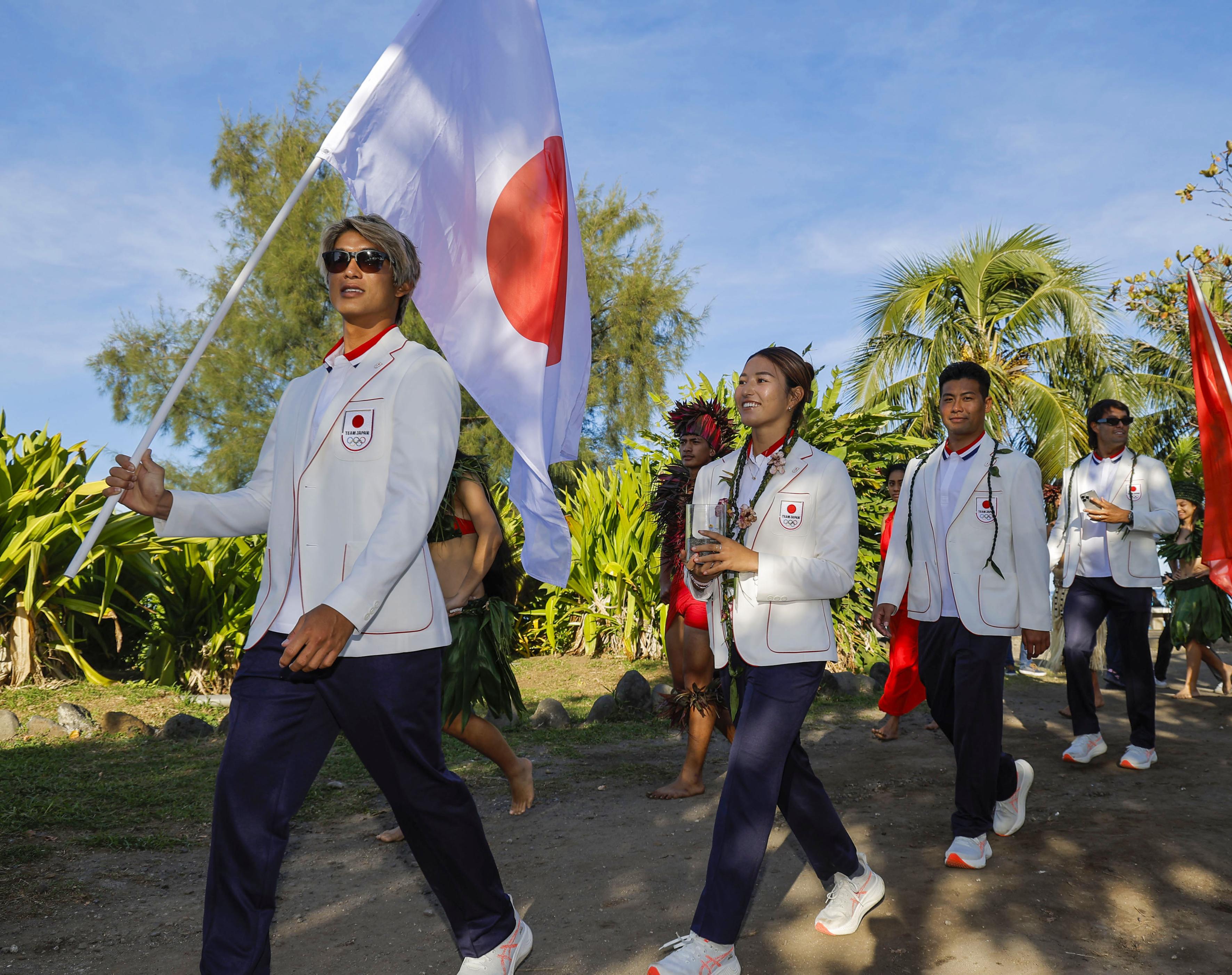 パリ五輪開幕 サーフィン会場のタヒチで五十嵐カノア、笑顔「一緒に