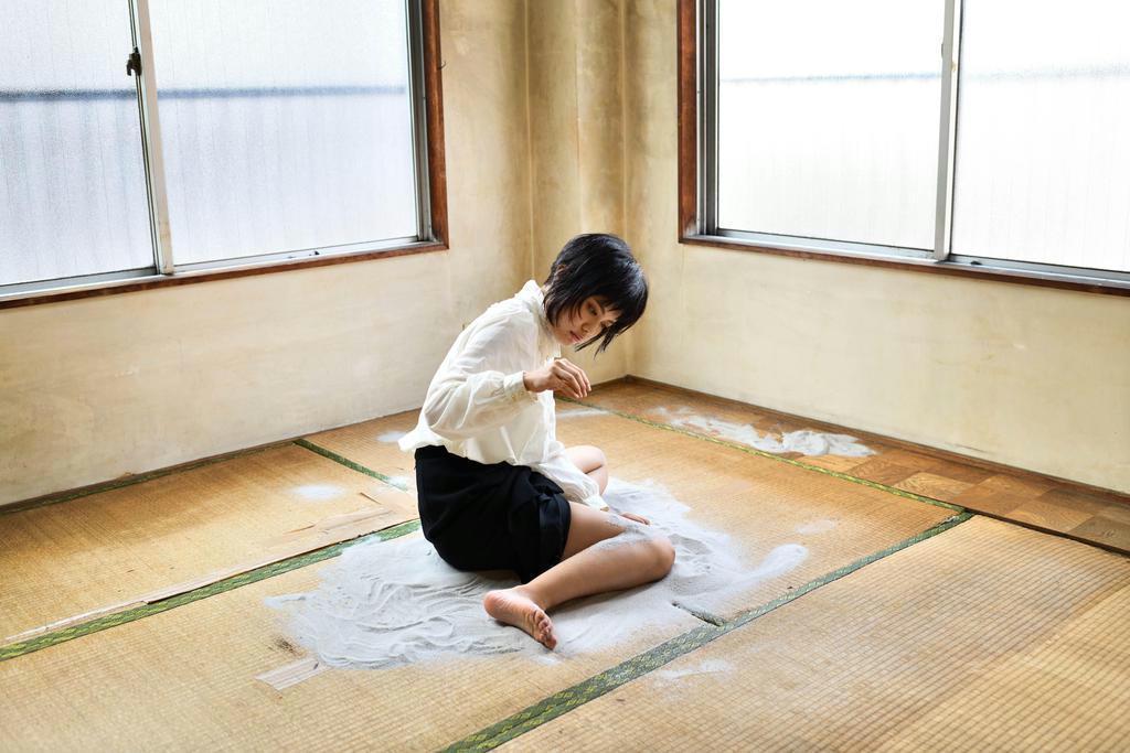 アート 美】共感を呼ぶ生々しい女性像 インベカヲリ☆さん写真集「理想