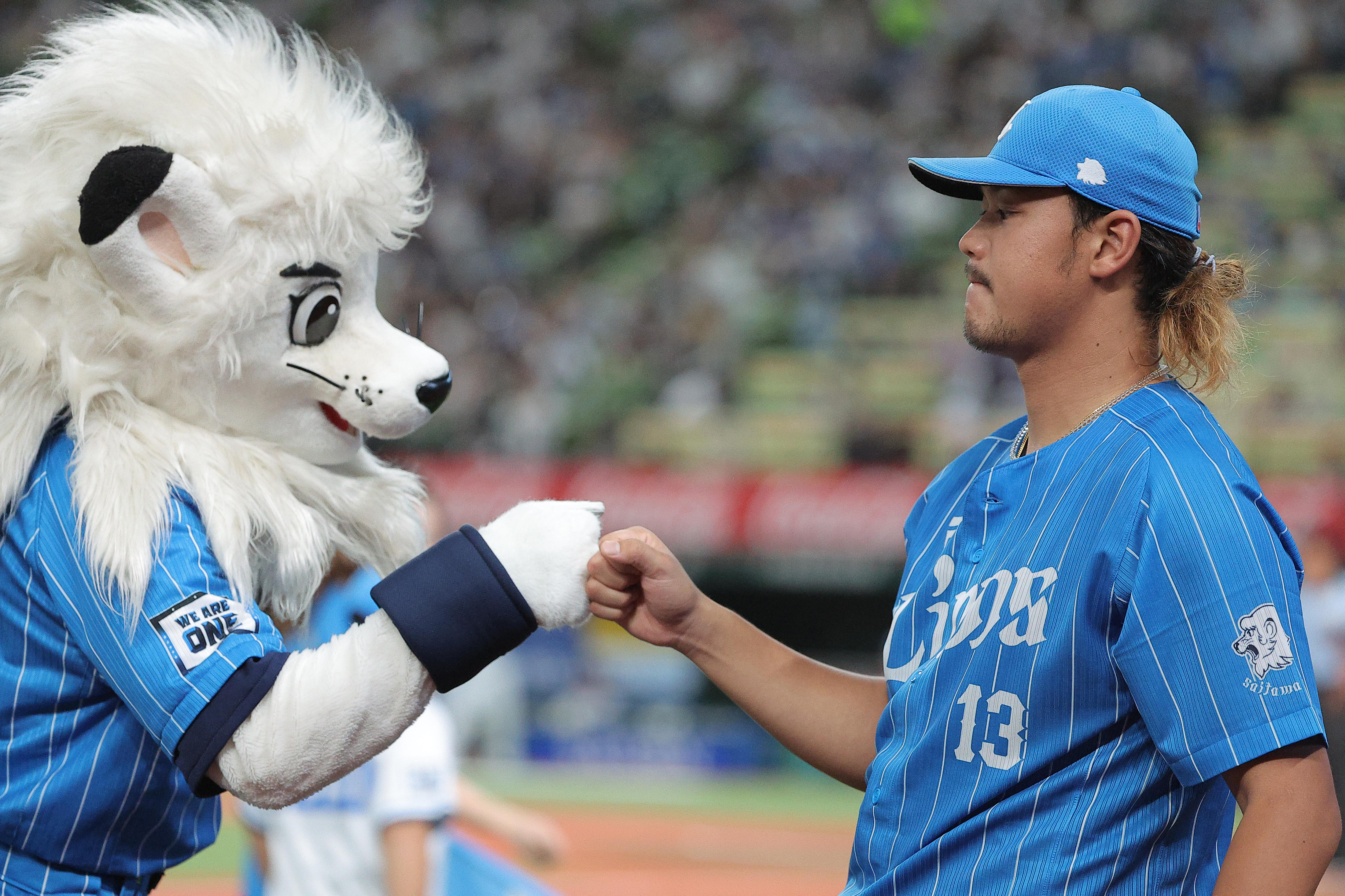 慶応にあやかれ！？ 西武が高橋光成＆今井達也の「ロン毛」グッズ発売