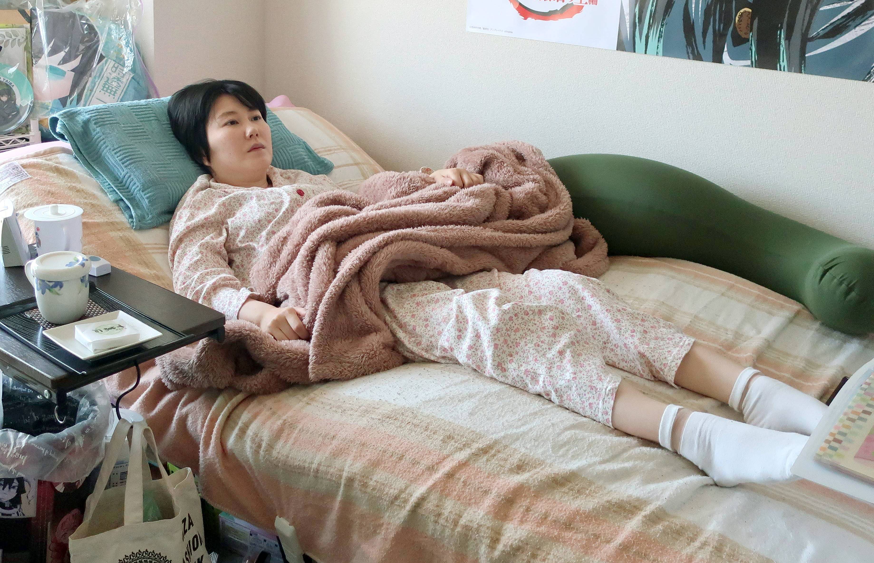 コロナ後遺症で2年間寝たきり 演歌歌手の夢挫折 治療法手探り続く