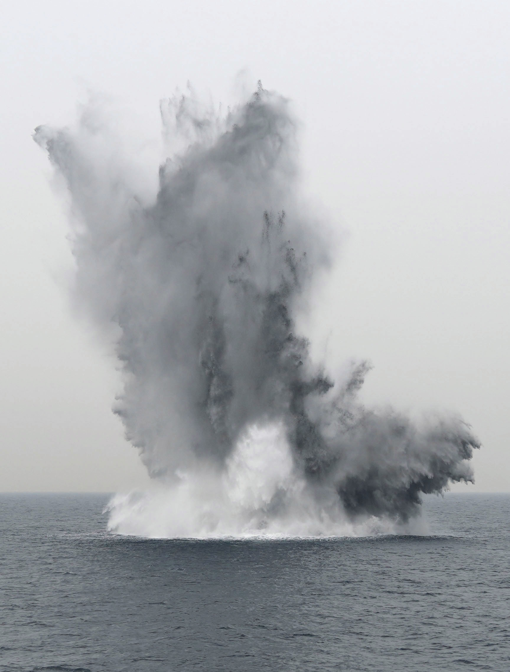 北九州沖で機雷の爆破処理 太平洋戦争時の不発弾 - 産経ニュース