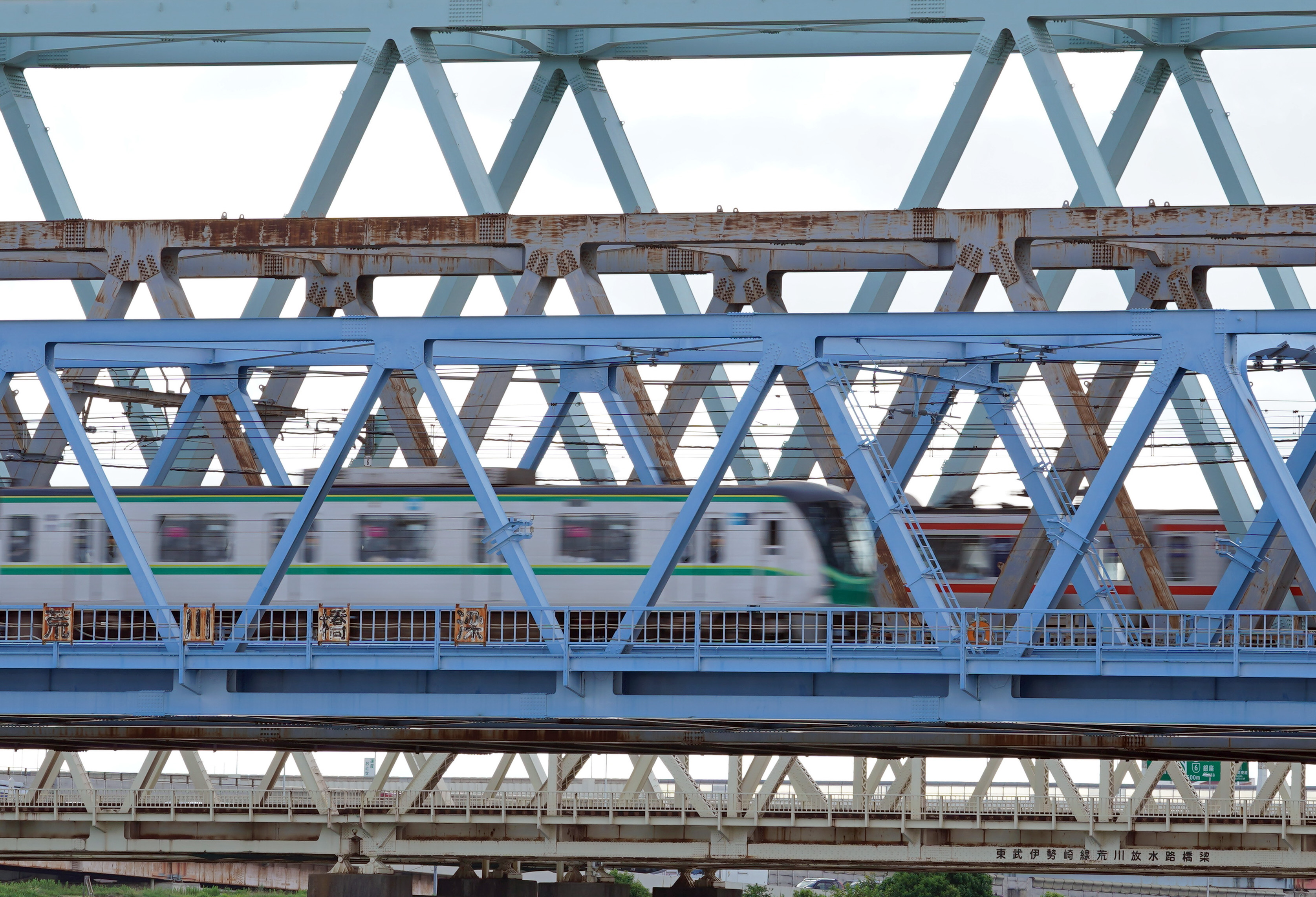 鉄橋 4線 千代田線、常磐線、つくばエクスプレス、伊勢崎線・・・荒川に
