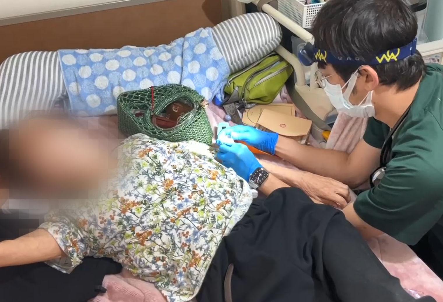 コロナ全数把握 廃止 へ 岸田首相が見直し検討指示 自宅療養が過去最多 保健所は逼迫 ７月のコロナ変死２５８人に 読売新聞報道 1 2ページ イザ