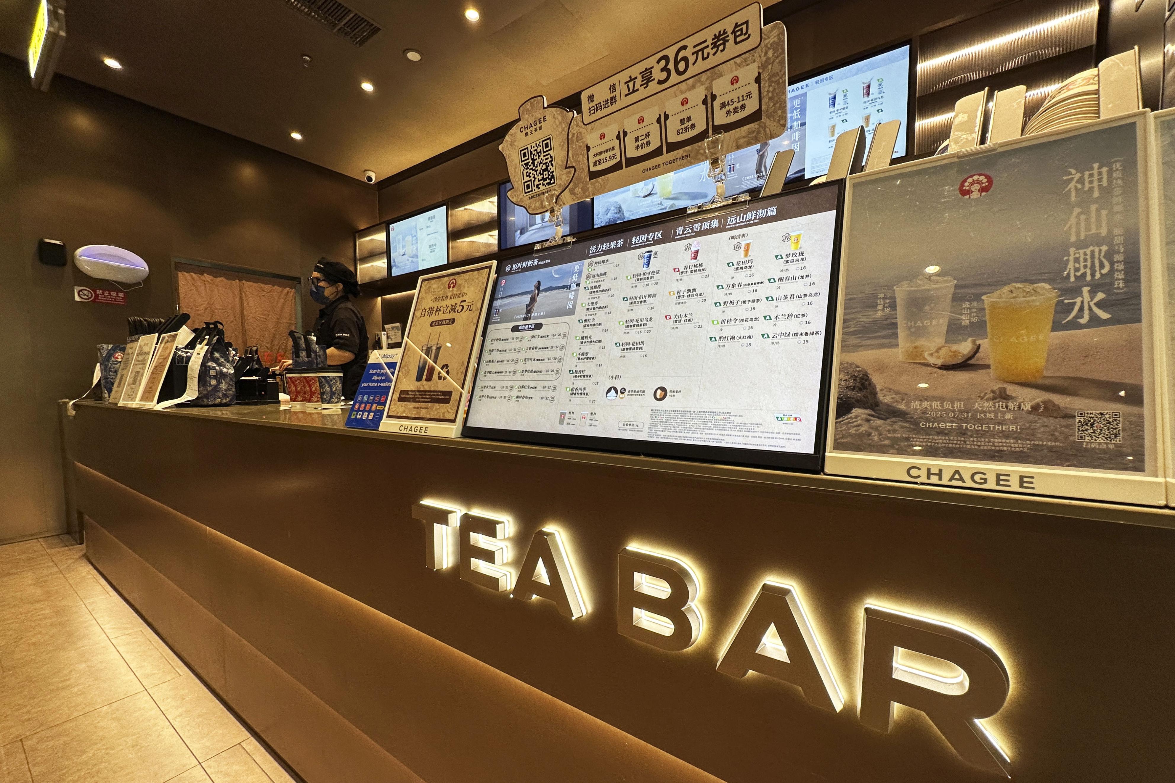 お茶にフルーツ、ミルク…中国で「ドリンク革命」 若者の健康志向、市場