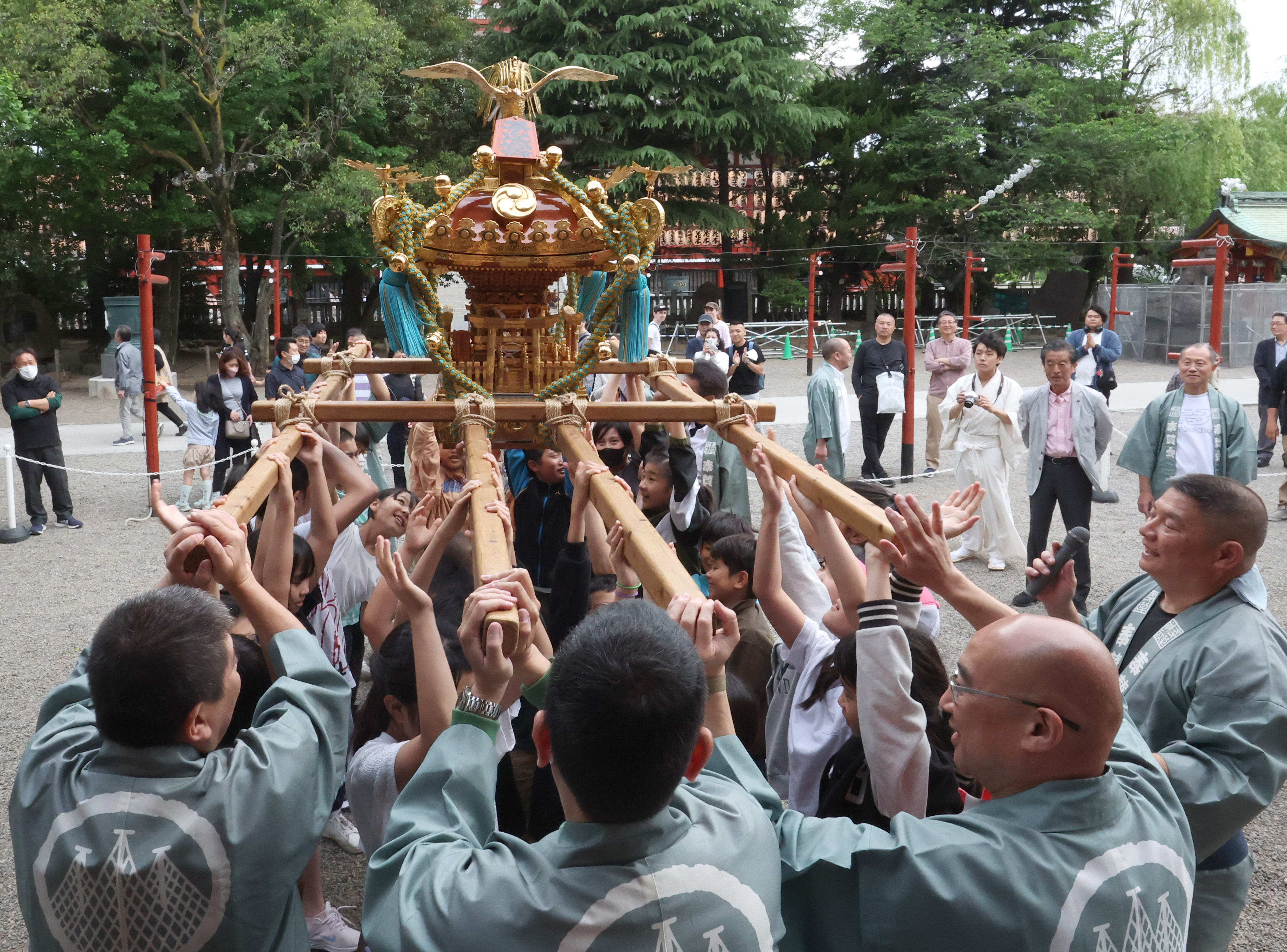 三社祭で初披露される子供宮神輿 練習会で「ワッショイ」「ワッショイ」 - 産経ニュース