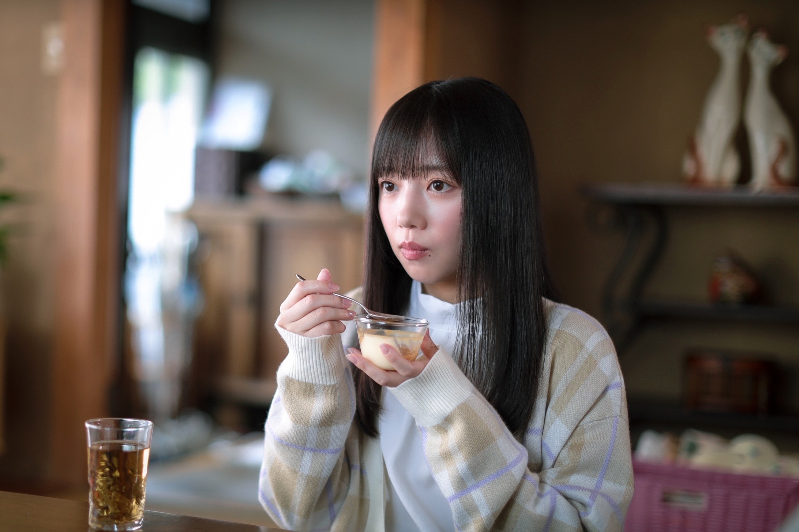 日向坂４６齊藤京子、ラブホでキャミ姿になりナン食べる シュールすぎる場面にツッコミズラリ テレ朝「泥濘の食卓」 - イザ！