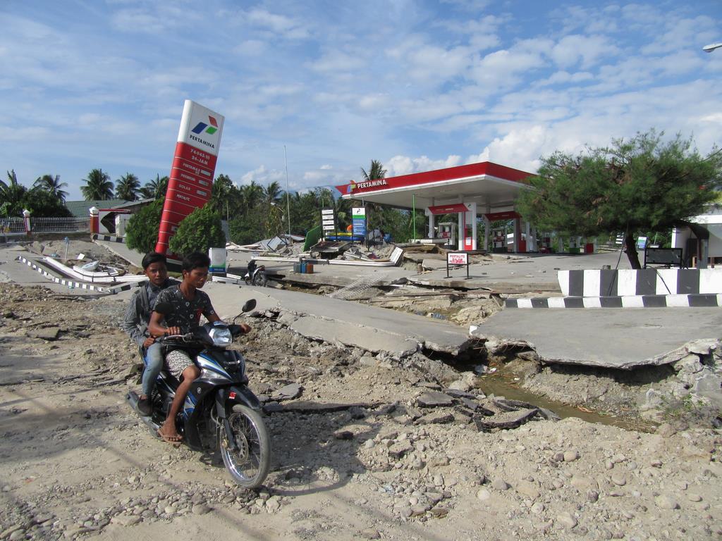 ａｓｅａｎ見聞録 街は 泥の津波 に飲まれた インドネシア地震ルポ 液状化で５０００人不明 イザ